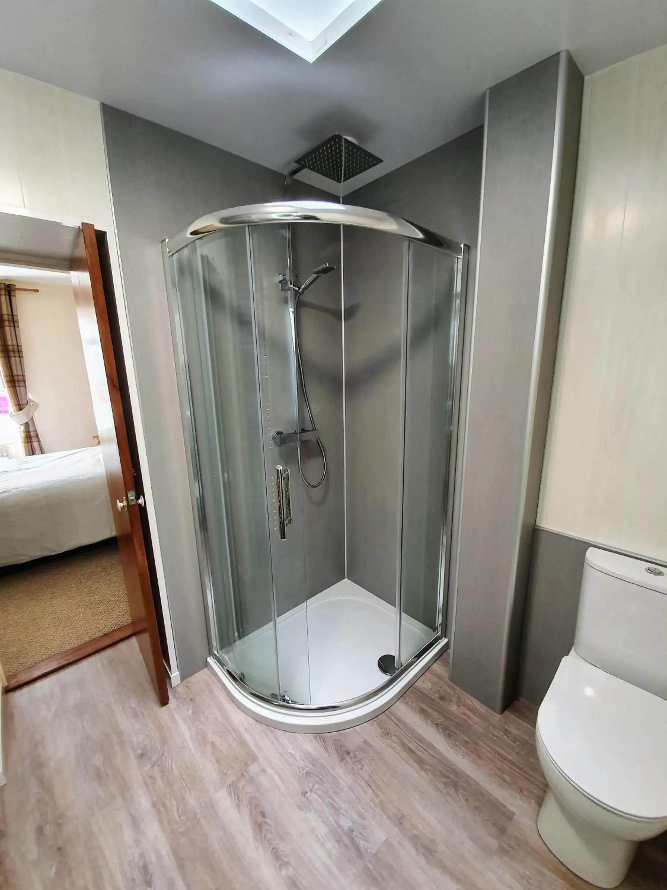 Shower, Bathroom in Doric House