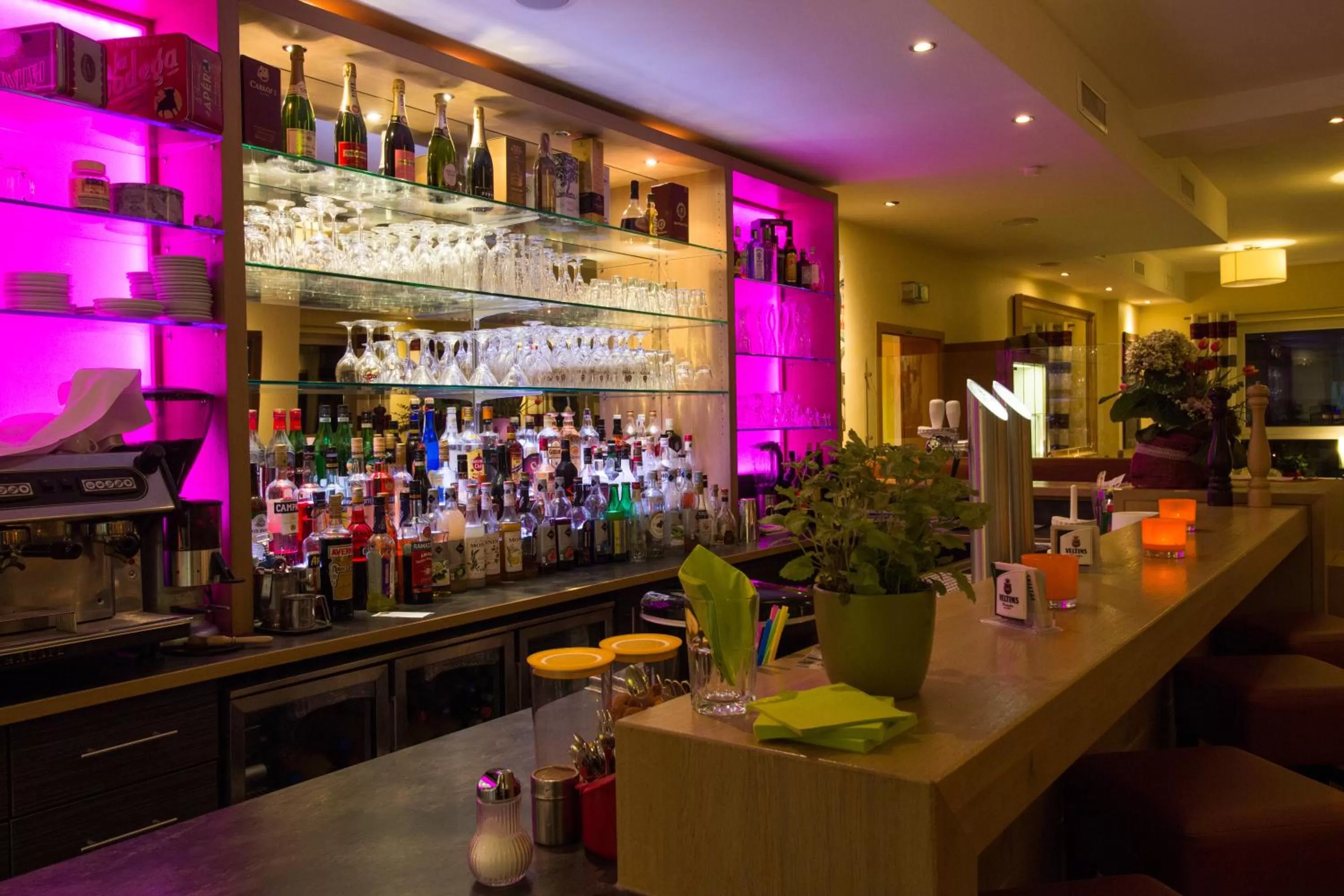 Restaurant/places to eat in HOTEL PARQÉO im A66