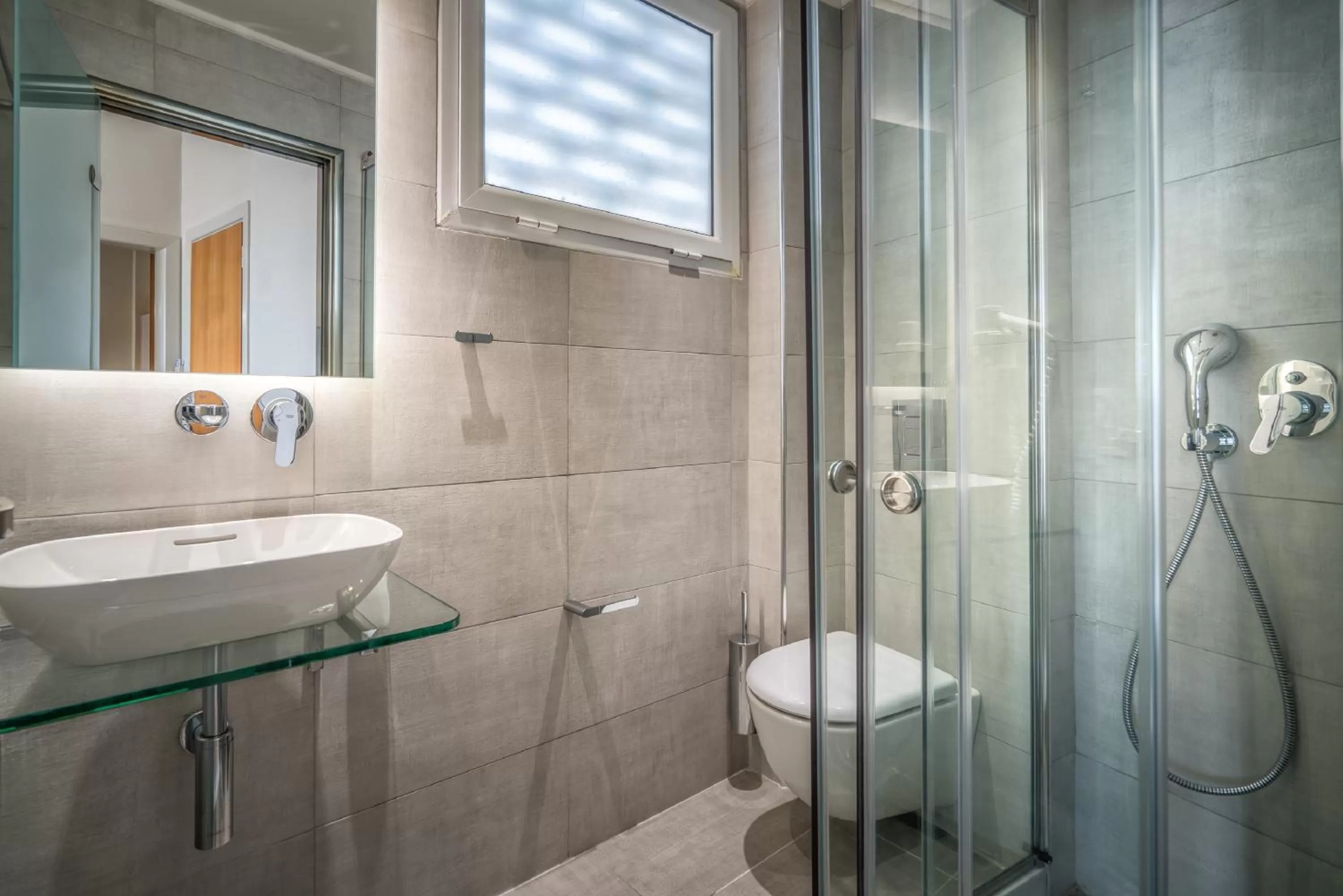 Shower in Phoenix Hotel