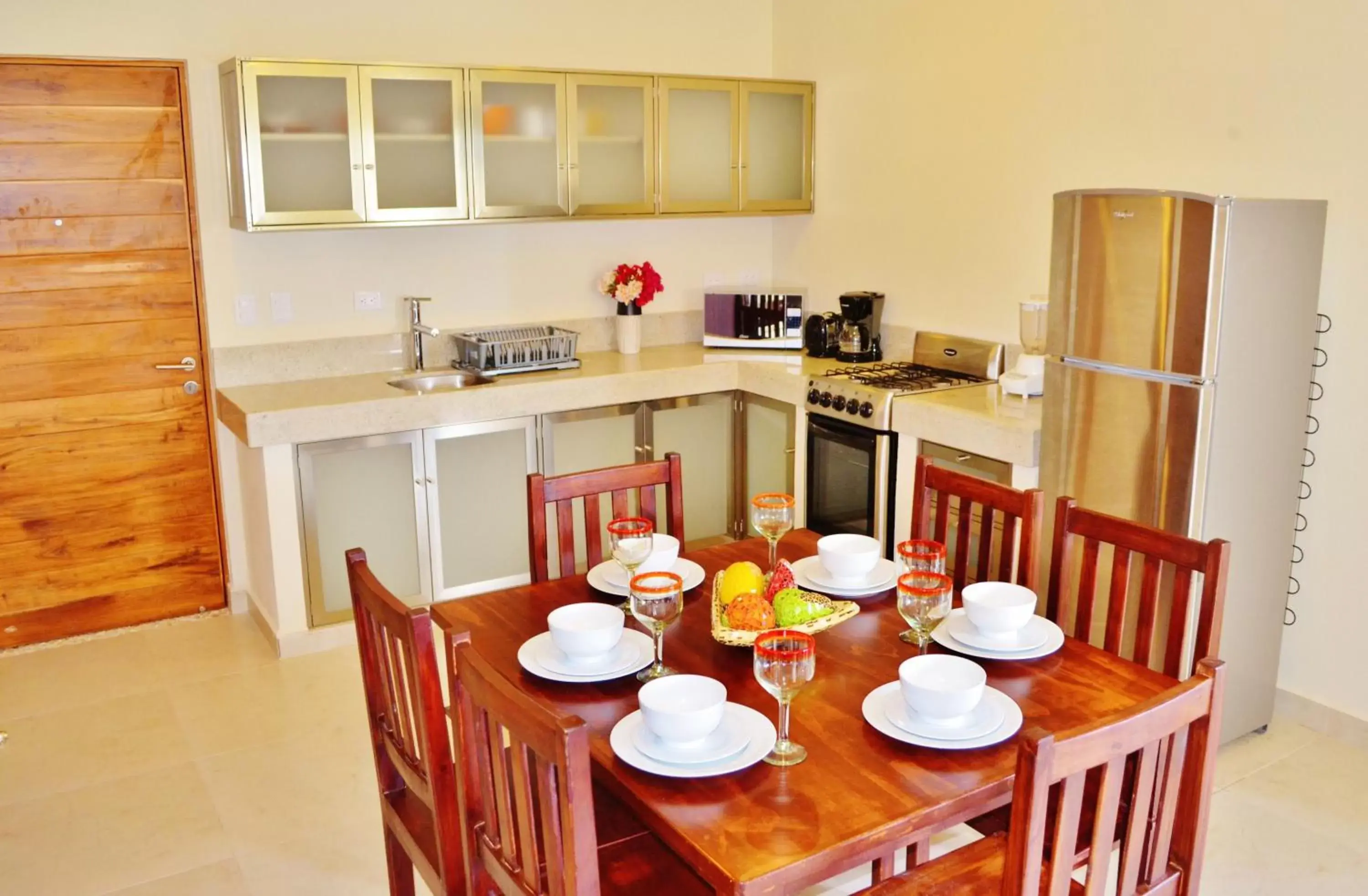 Kitchen or kitchenette, Dining Area in Arrecifes Suites
