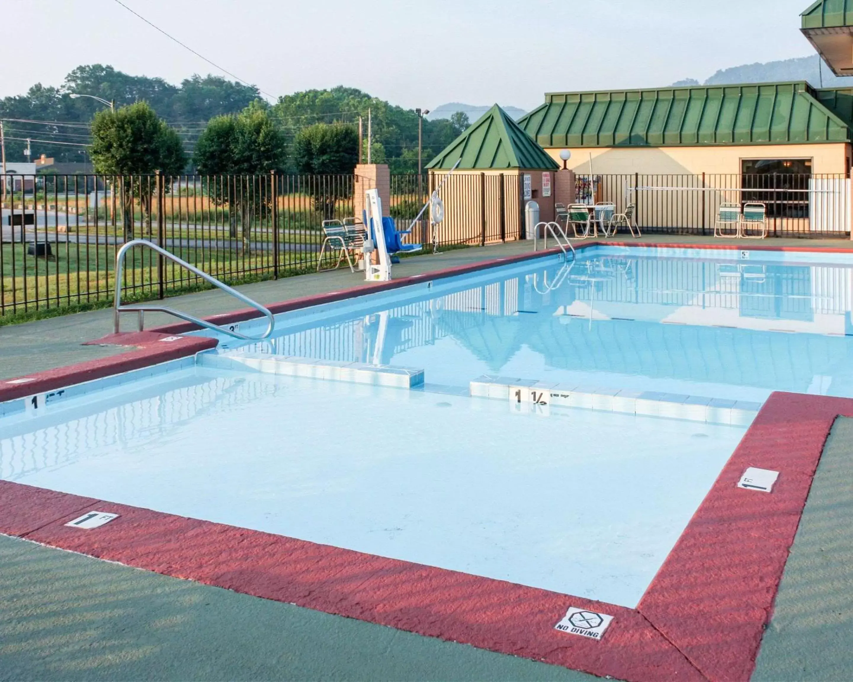On site, Swimming Pool in Econo Lodge - Rocky Top