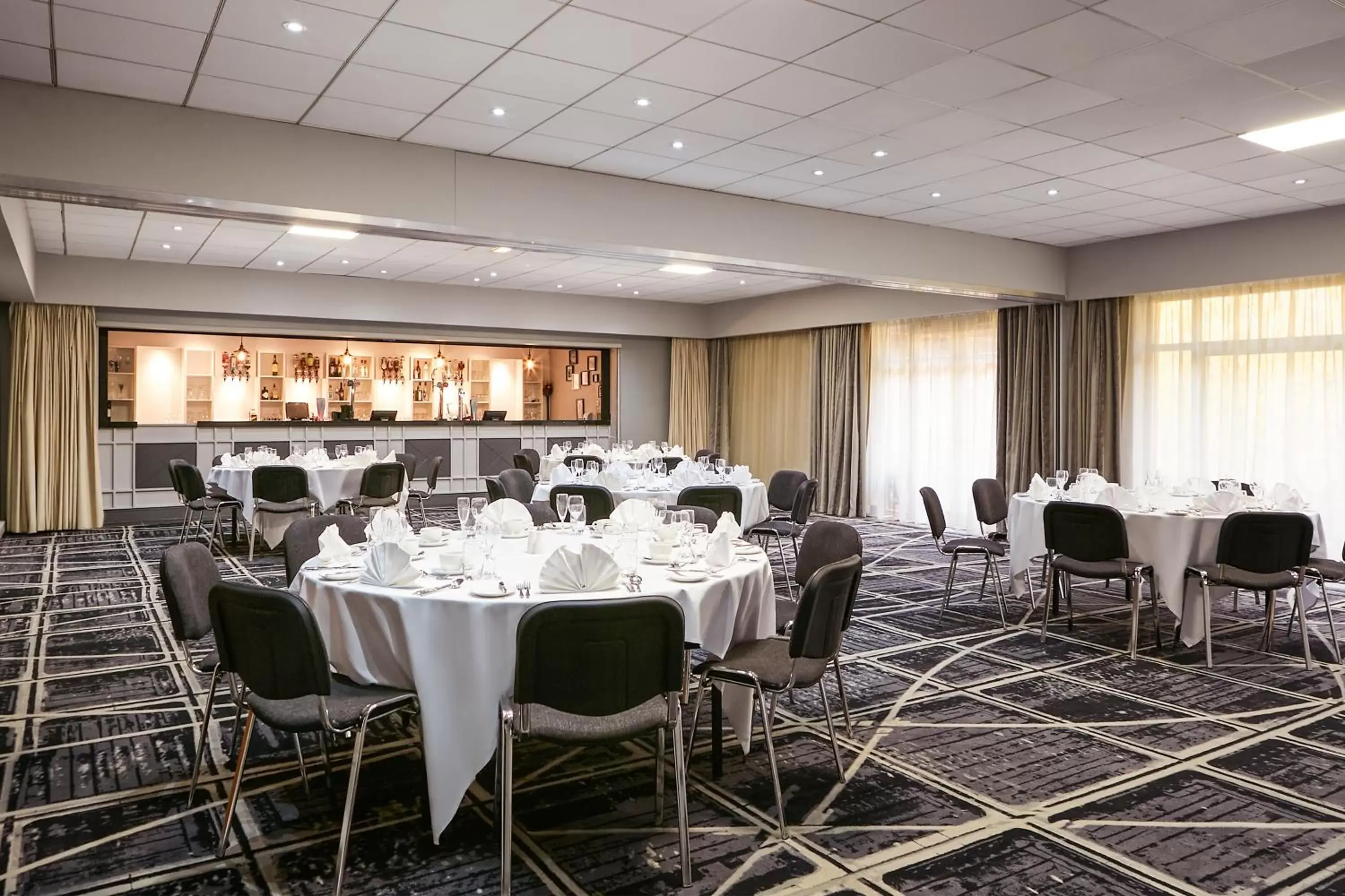 Restaurant/places to eat, Banquet Facilities in Novotel Manchester West