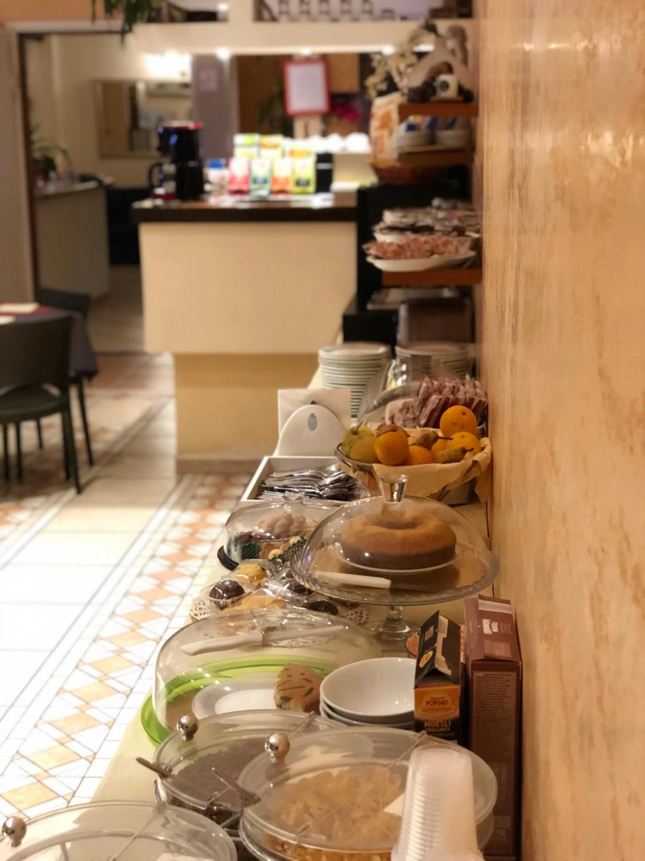 Restaurant/places to eat in Hotel Serena