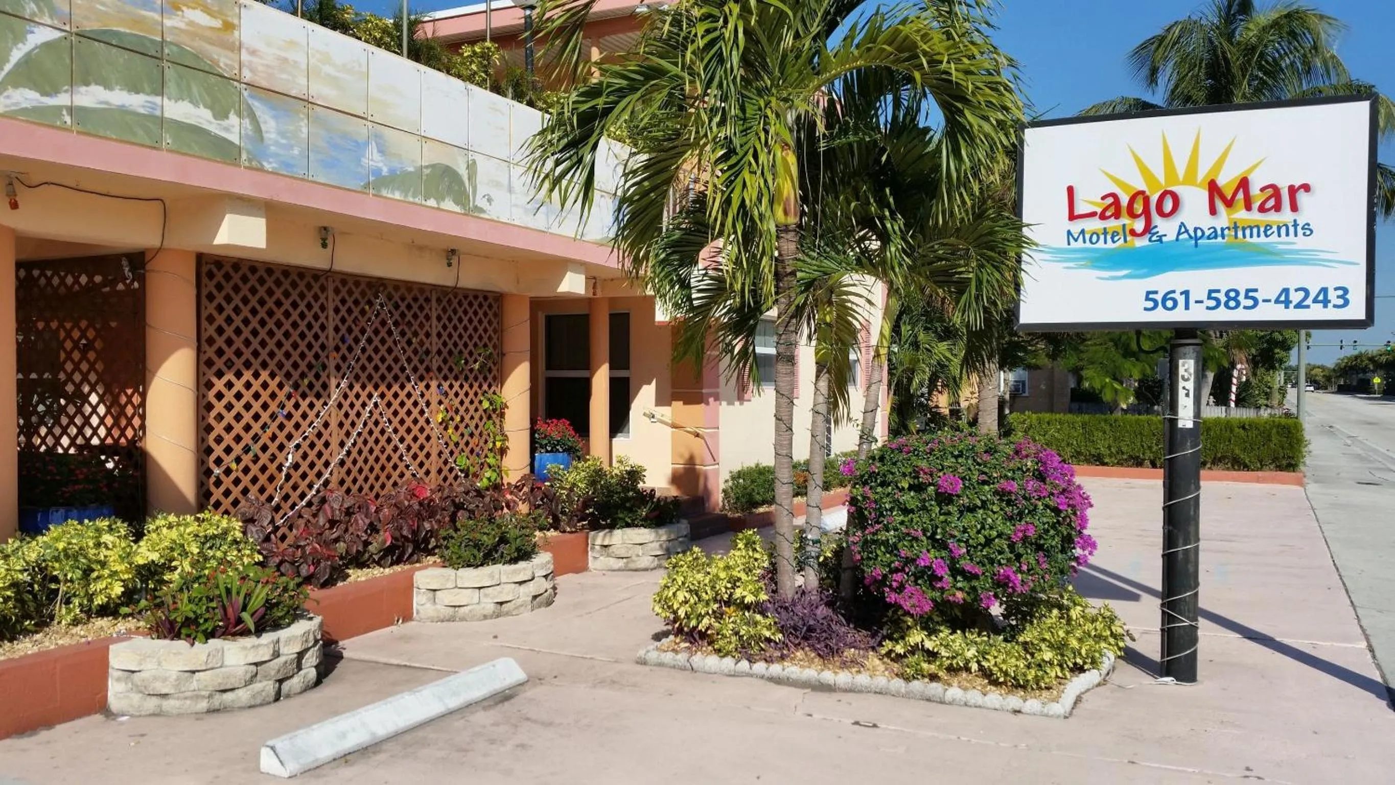 Facade/entrance in Lago Mar Motel and Apartments