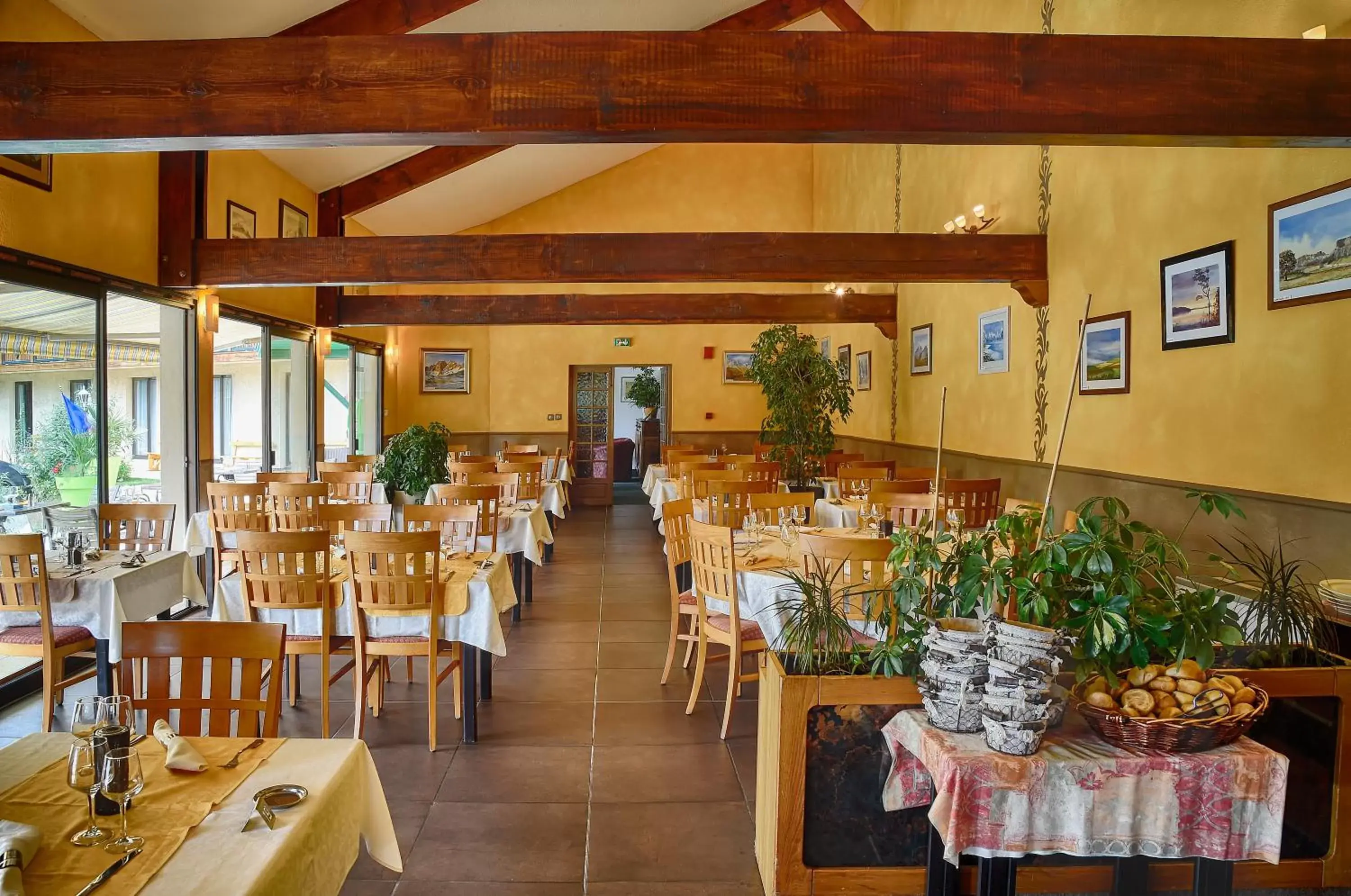 Restaurant/Places to Eat in Logis Murtel