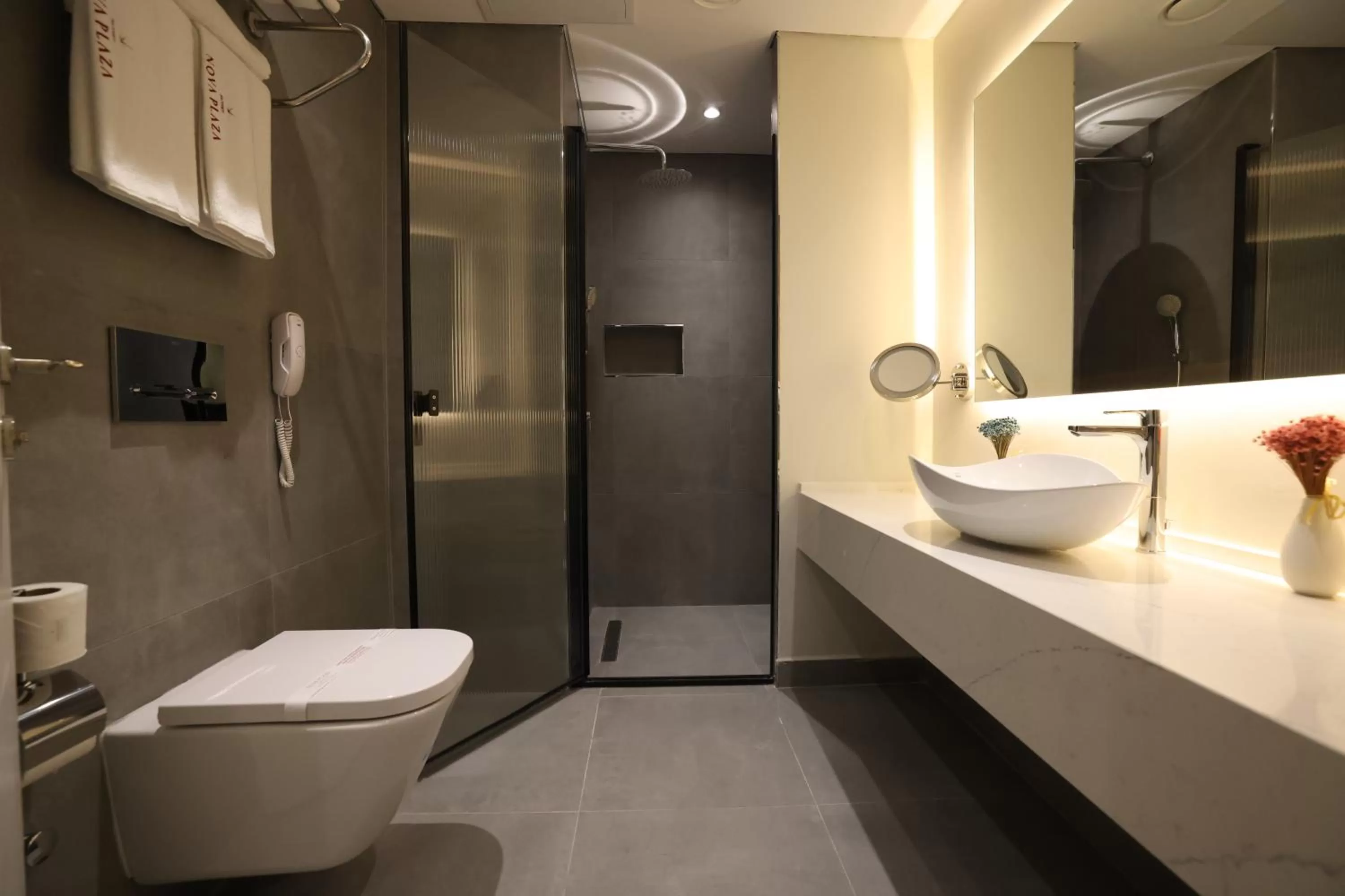 Shower, Bathroom in Nova Plaza Prime Hotel