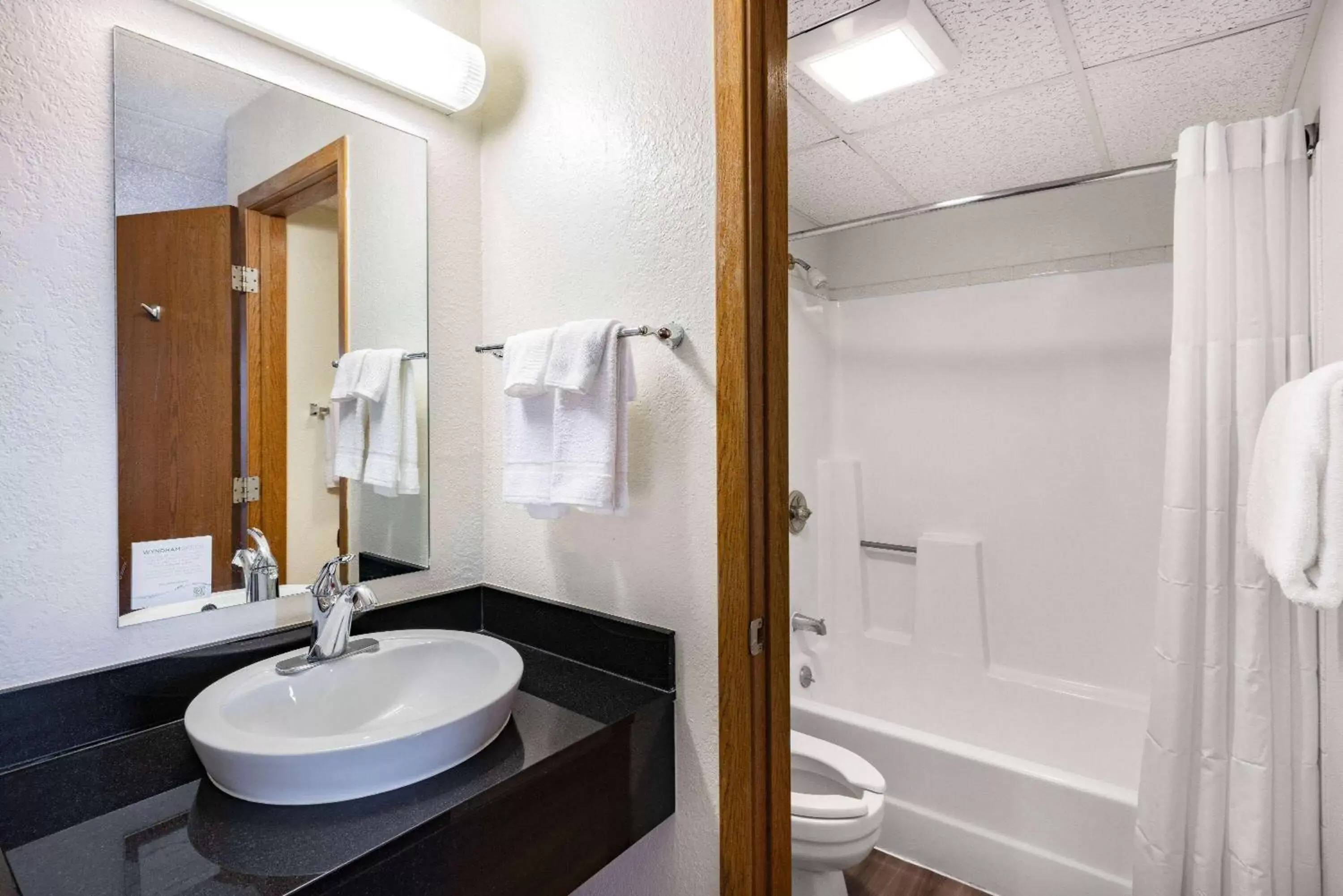 TV and multimedia, Bathroom in Baymont by Wyndham Gillette