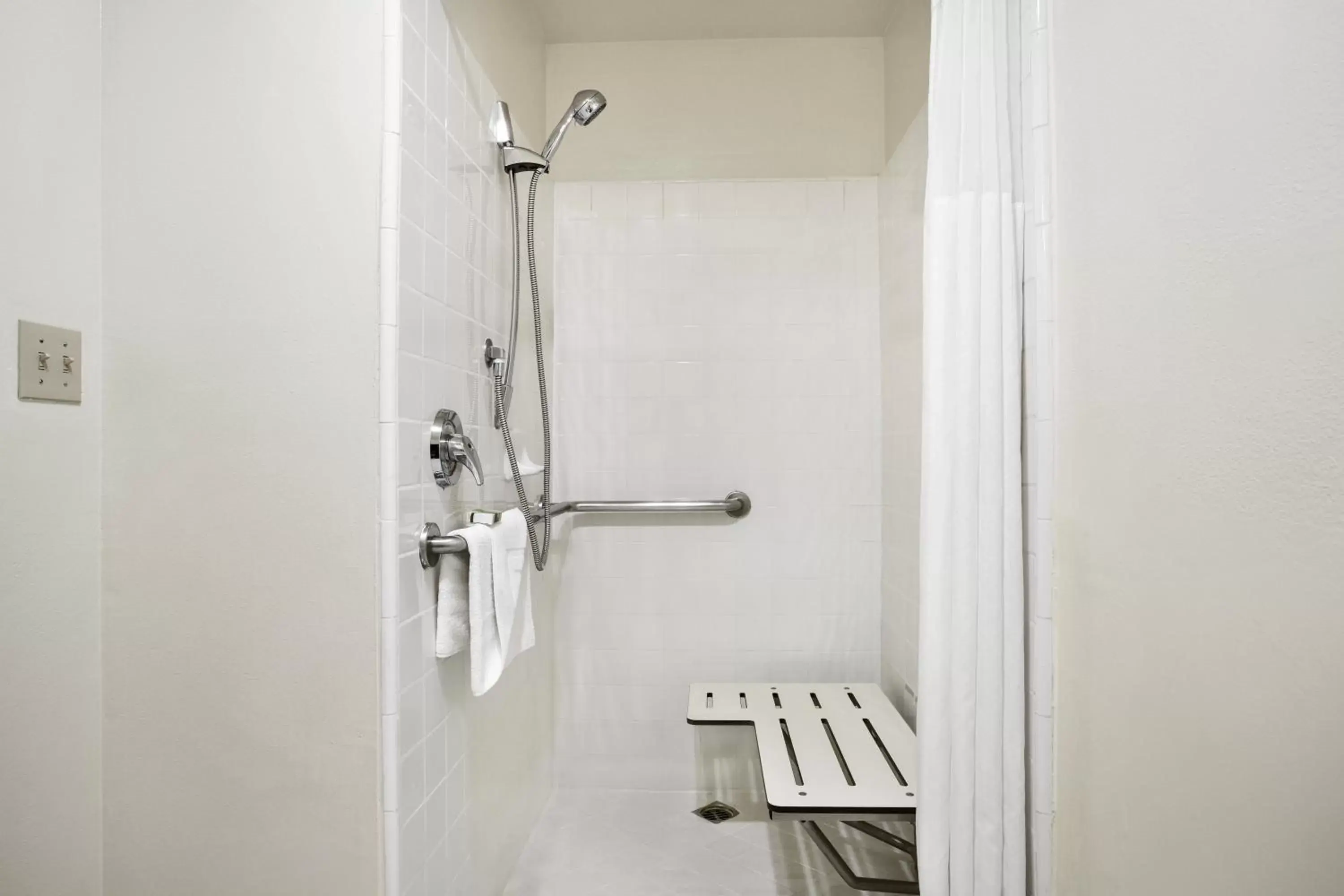 Shower, Bathroom in SureStay Hotel by Best Western Santa Monica
