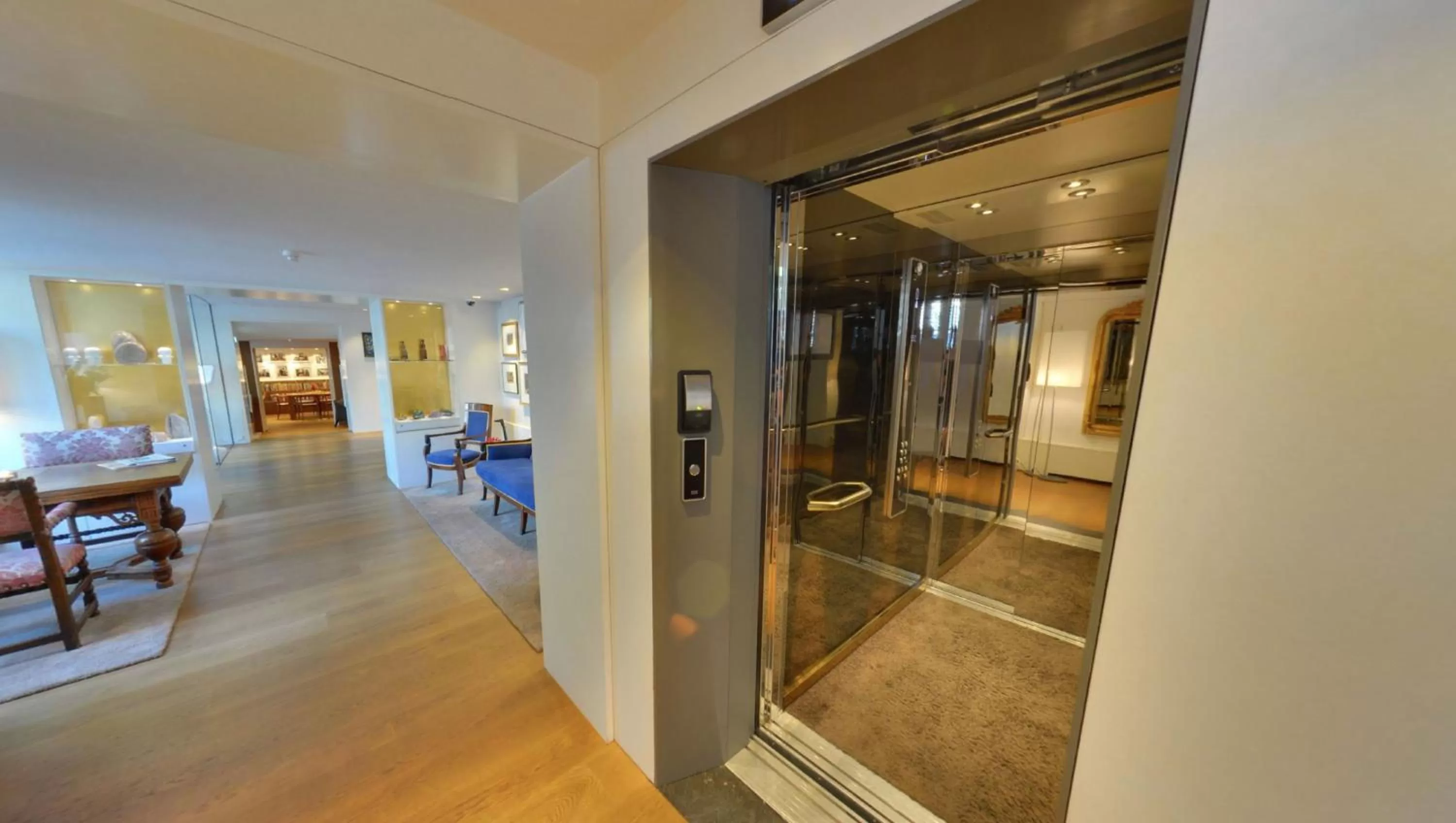 Lobby or reception in Ambassade Hotel