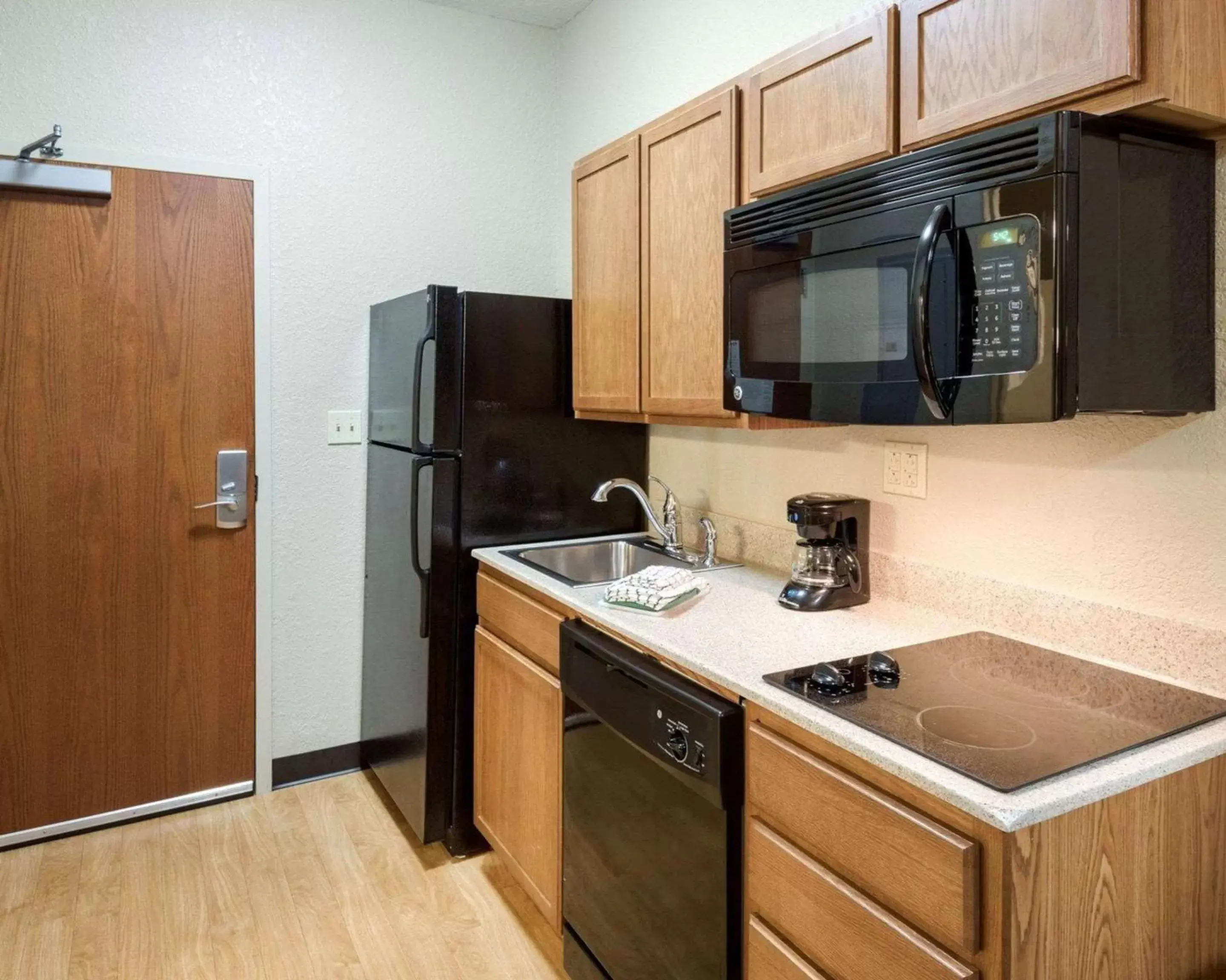 Photo of the whole room, Kitchen/Kitchenette in Suburban Studios Morgantown