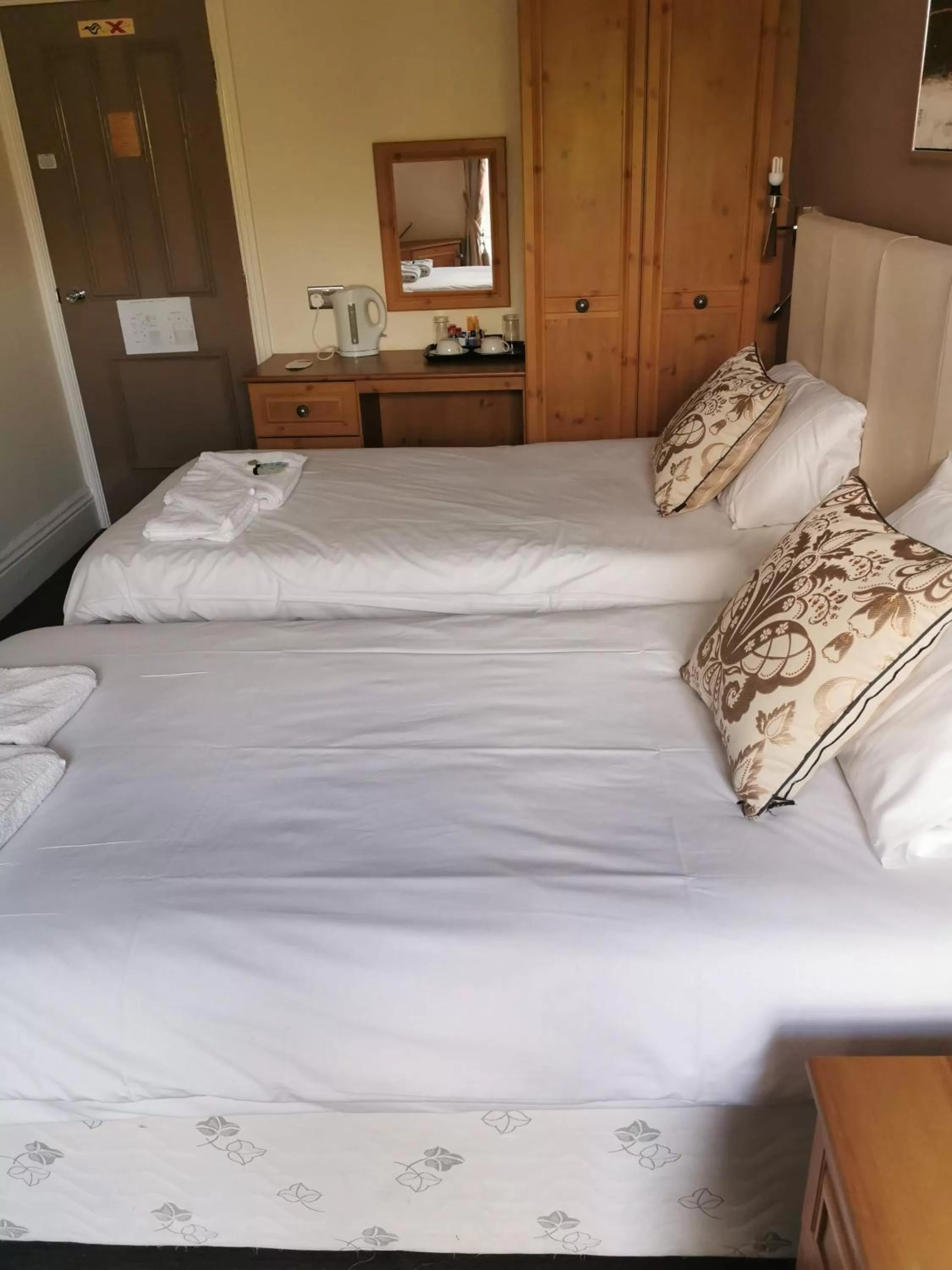 Bed in The Queens Hotel