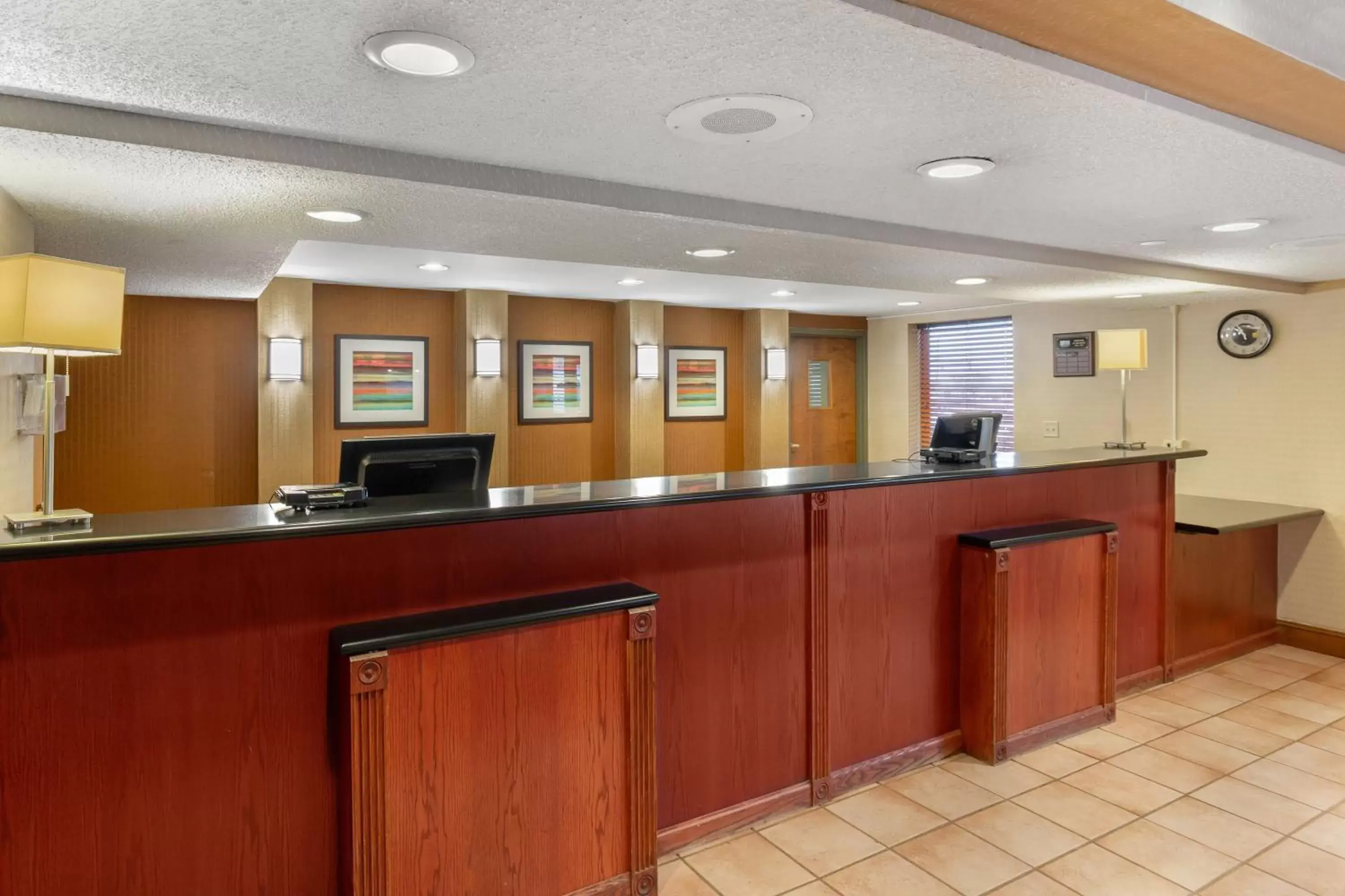 Lobby or reception, Lobby/Reception in Holiday Inn Express Chicago-Downers Grove, an IHG Hotel