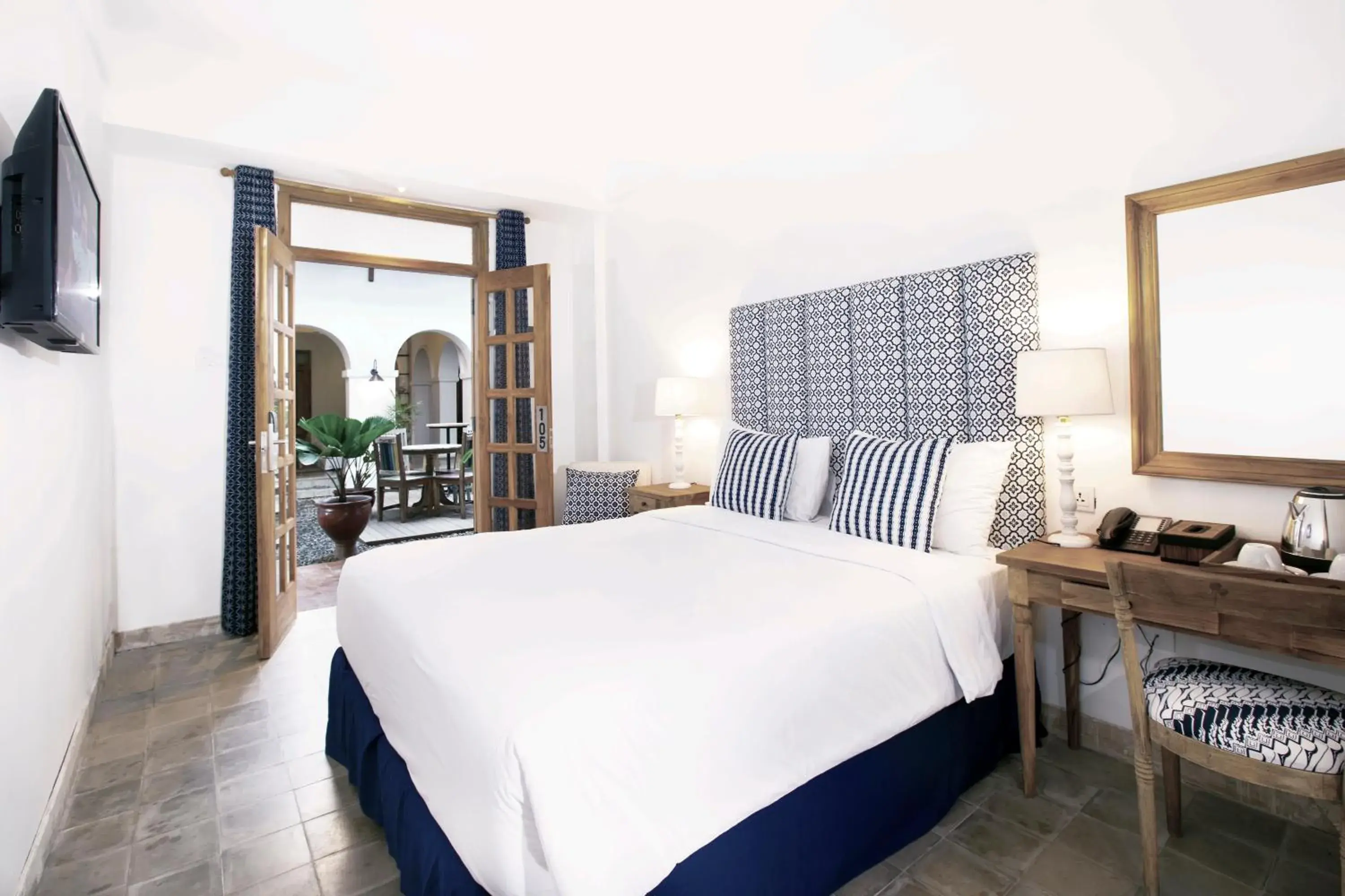 Deluxe Double Room Ground Floor in Adhisthana Hotel Yogyakarta Deluxe Double Room Ground Floor in Adhisthana Hotel Yogyakarta