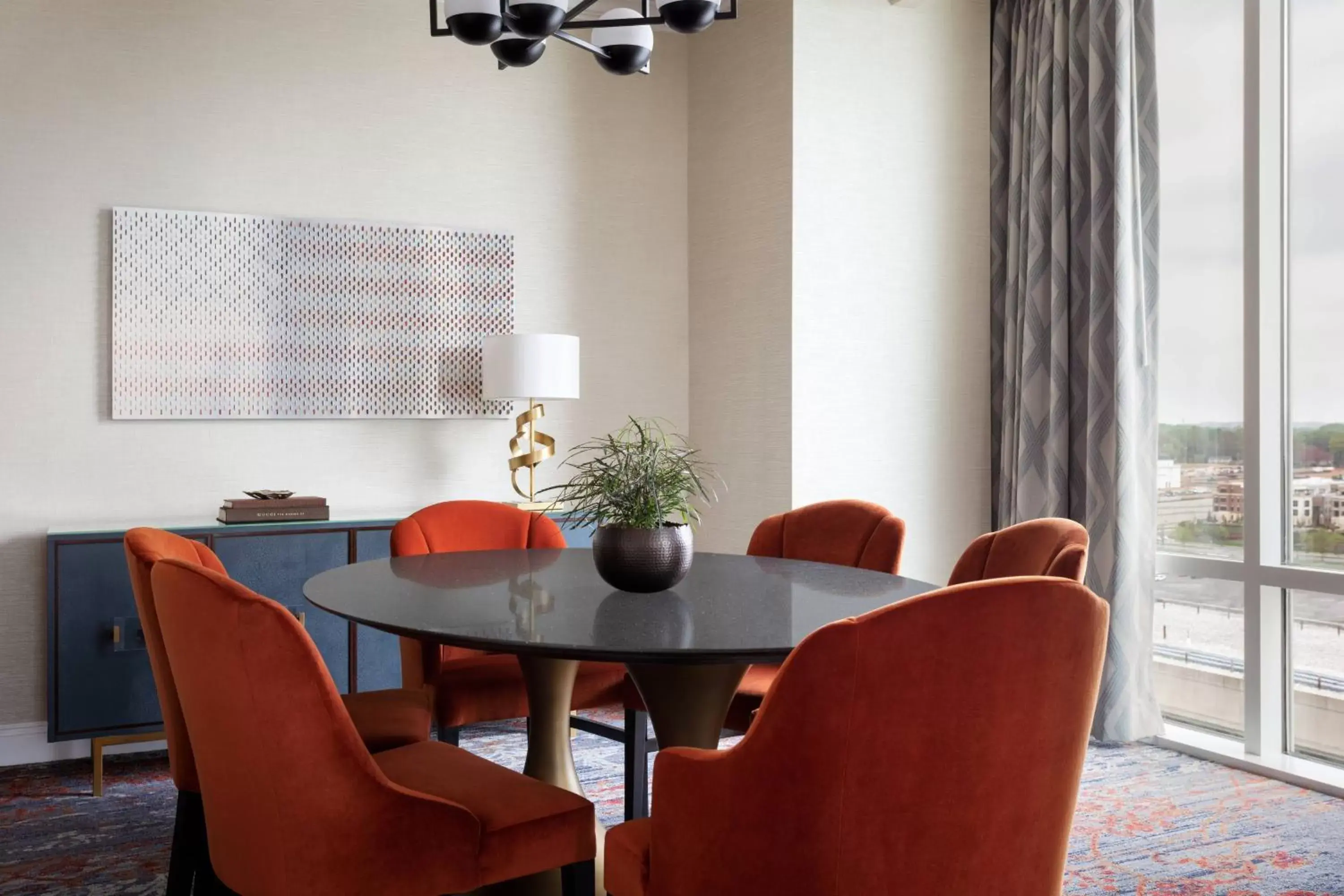 Bedroom, Dining Area in Gaylord National Resort & Convention Center