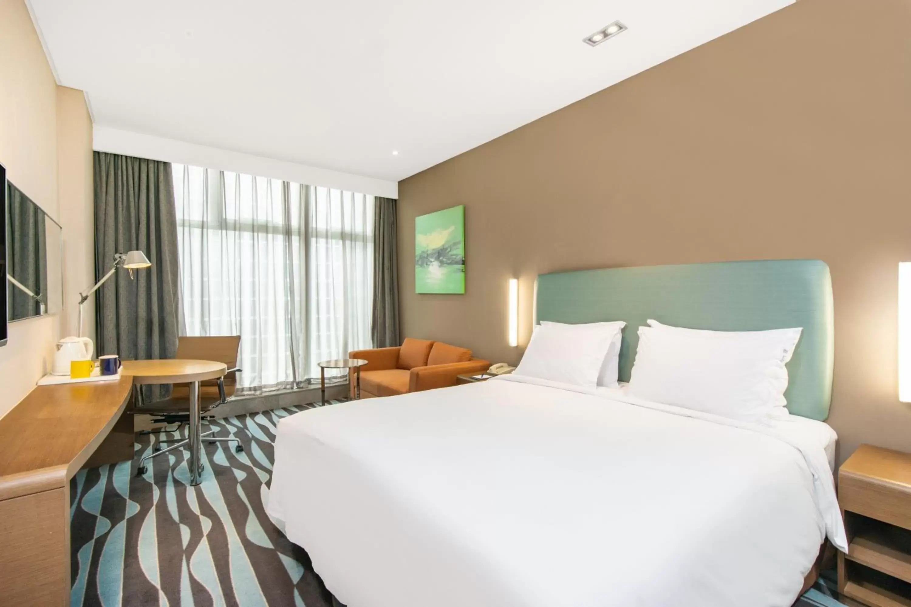 Photo of the whole room, Bed in Holiday Inn Express Hangzhou Huanglong, an IHG Hotel