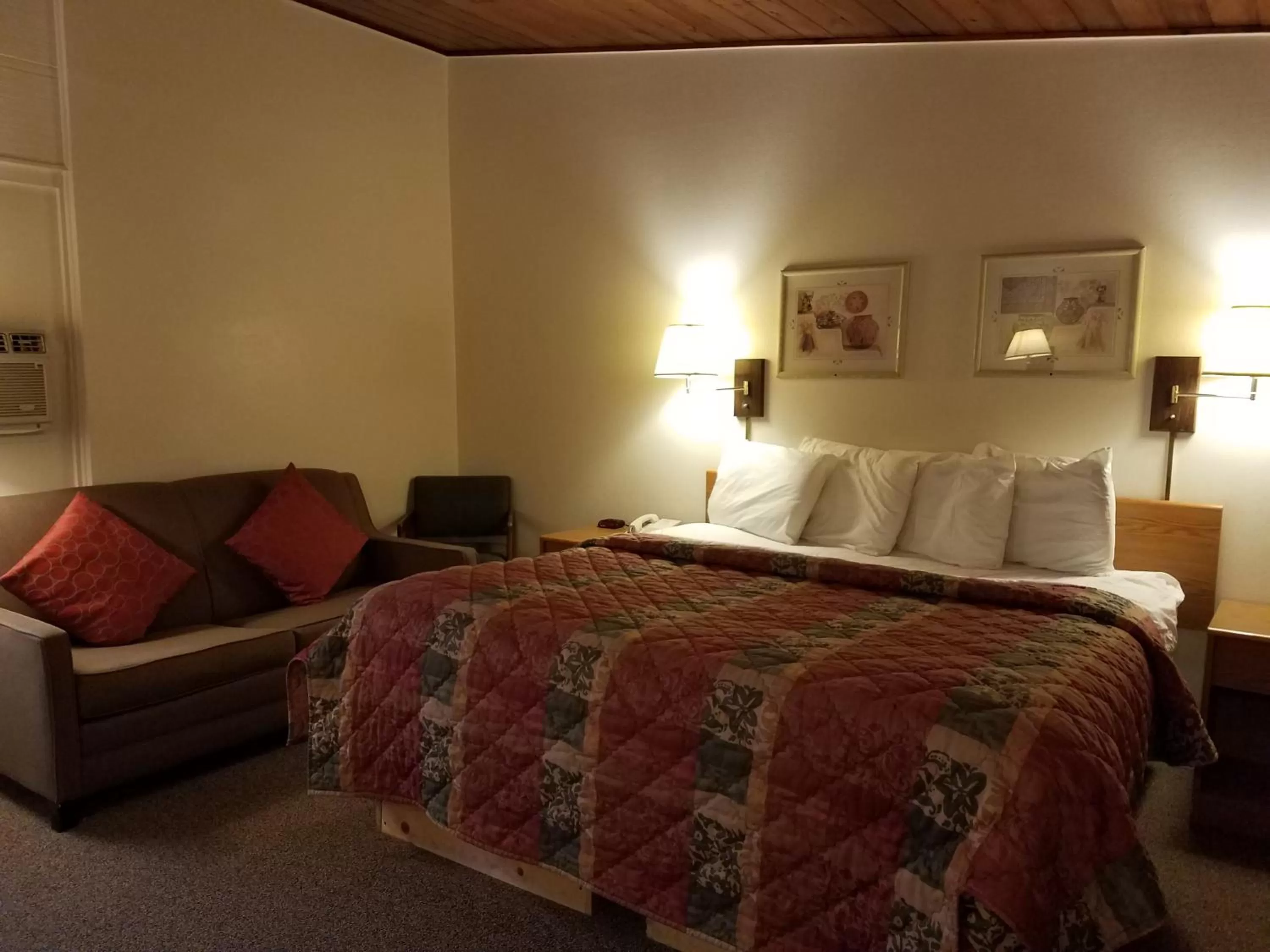 Other, Bed in Budget Host Melody Lane