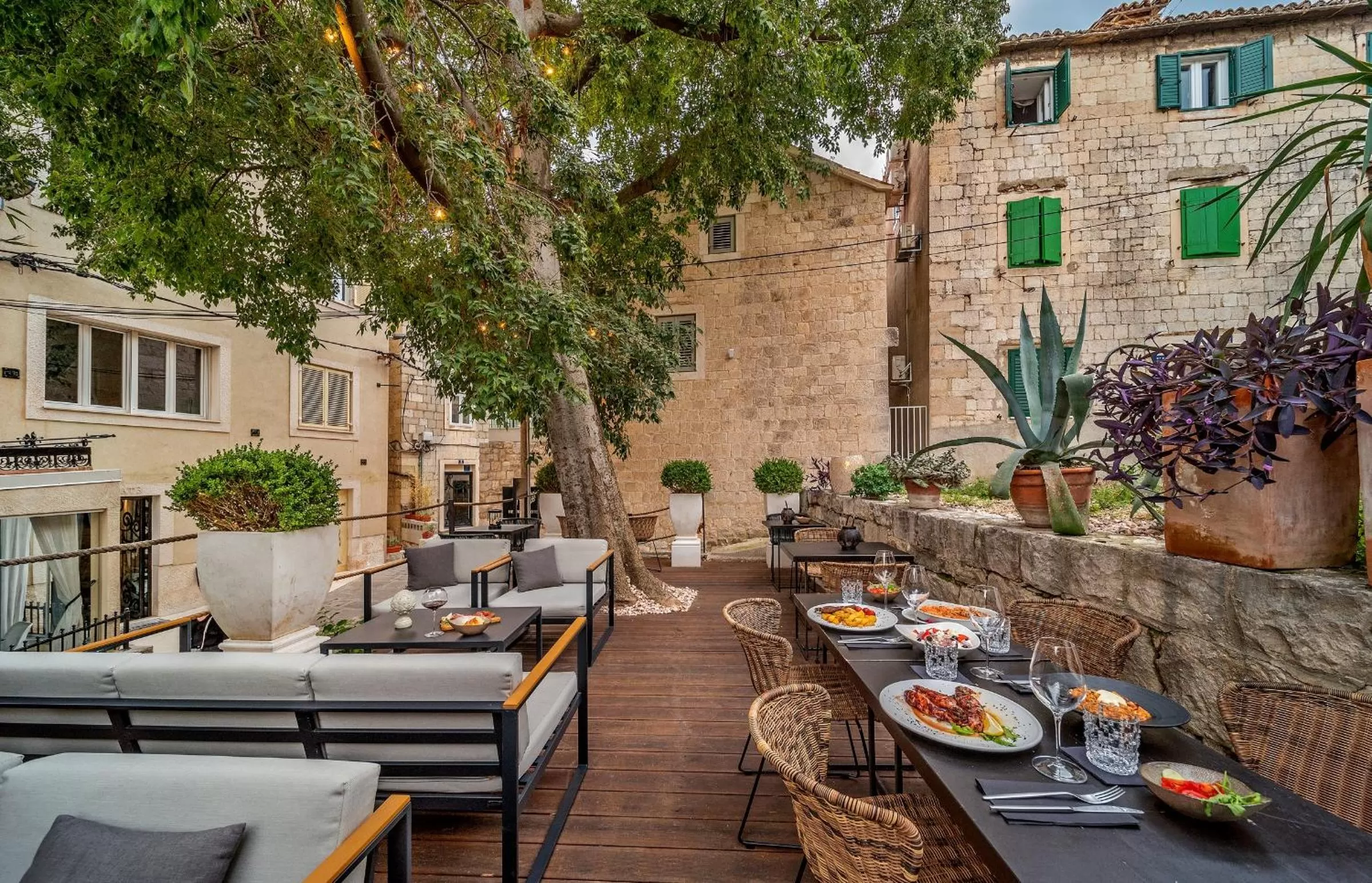 Restaurant/places to eat in Heritage Hotel 19