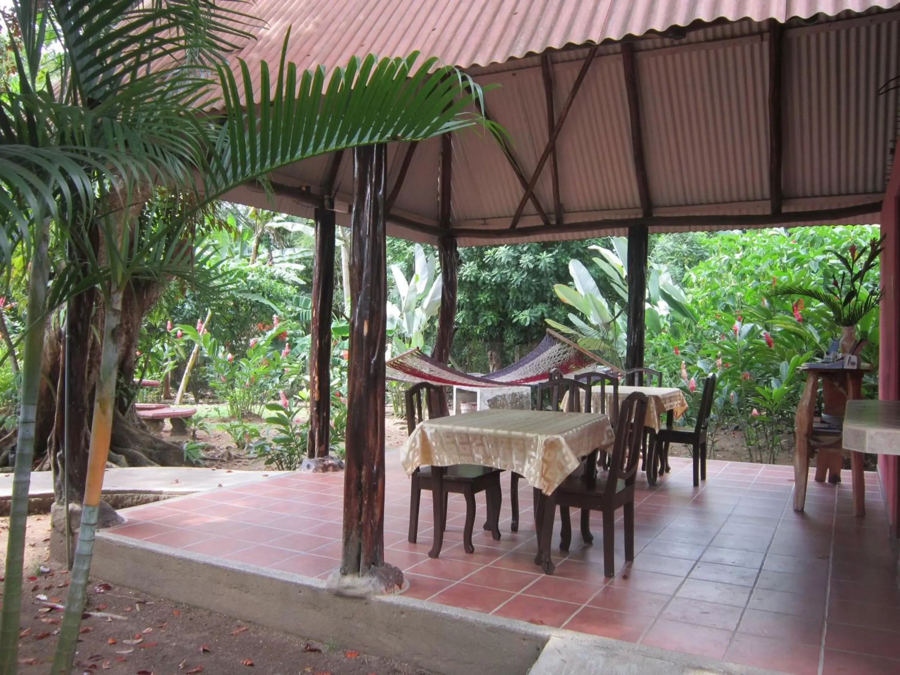 Communal lounge/ TV room, Restaurant/Places to Eat in Hotel El Paraiso Escondido - Costa Rica