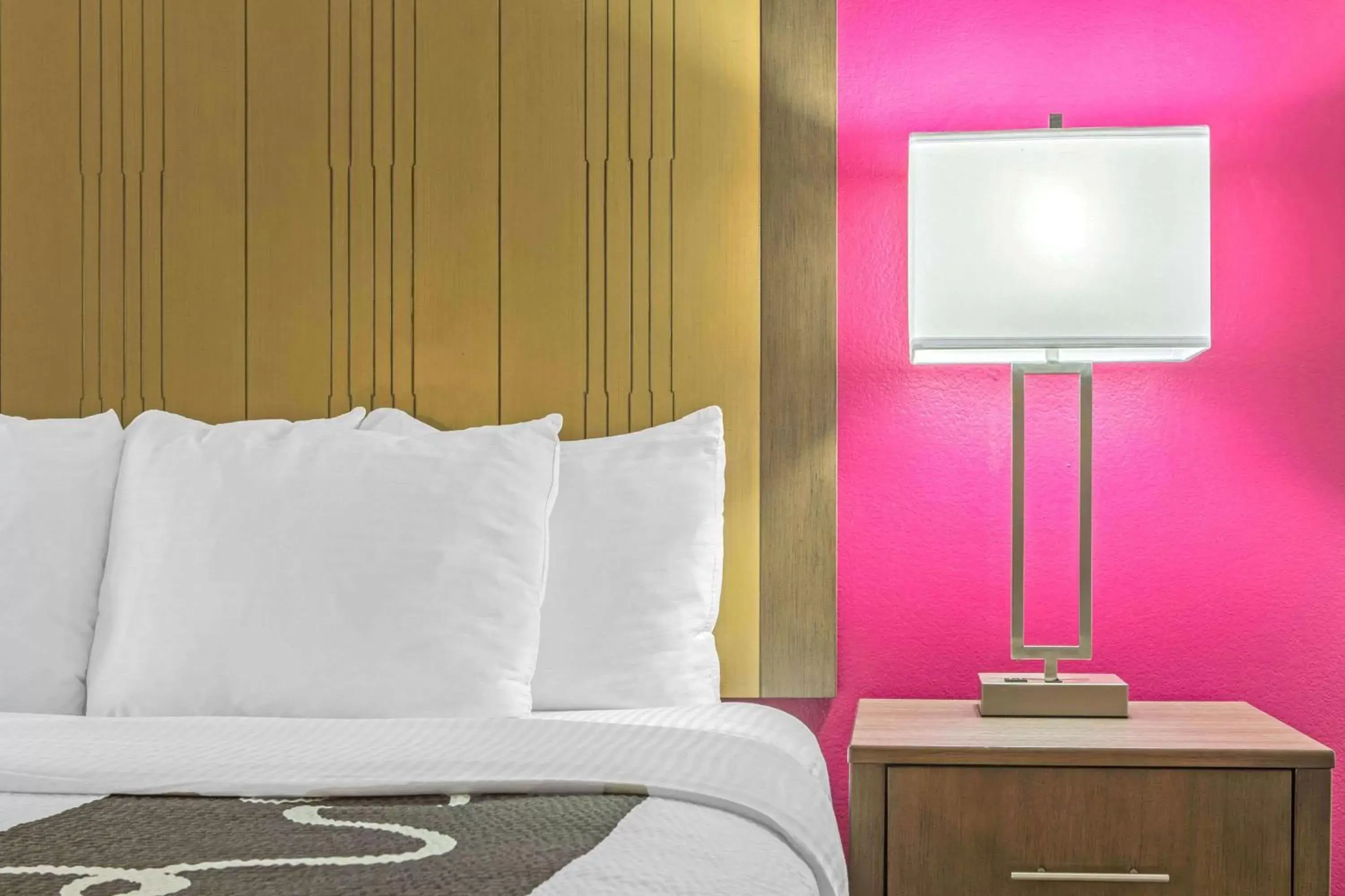 Photo of the whole room, Bed in La Quinta by Wyndham Fort Smith Photo of the whole room, Bed in La Quinta by Wyndham Fort Smith