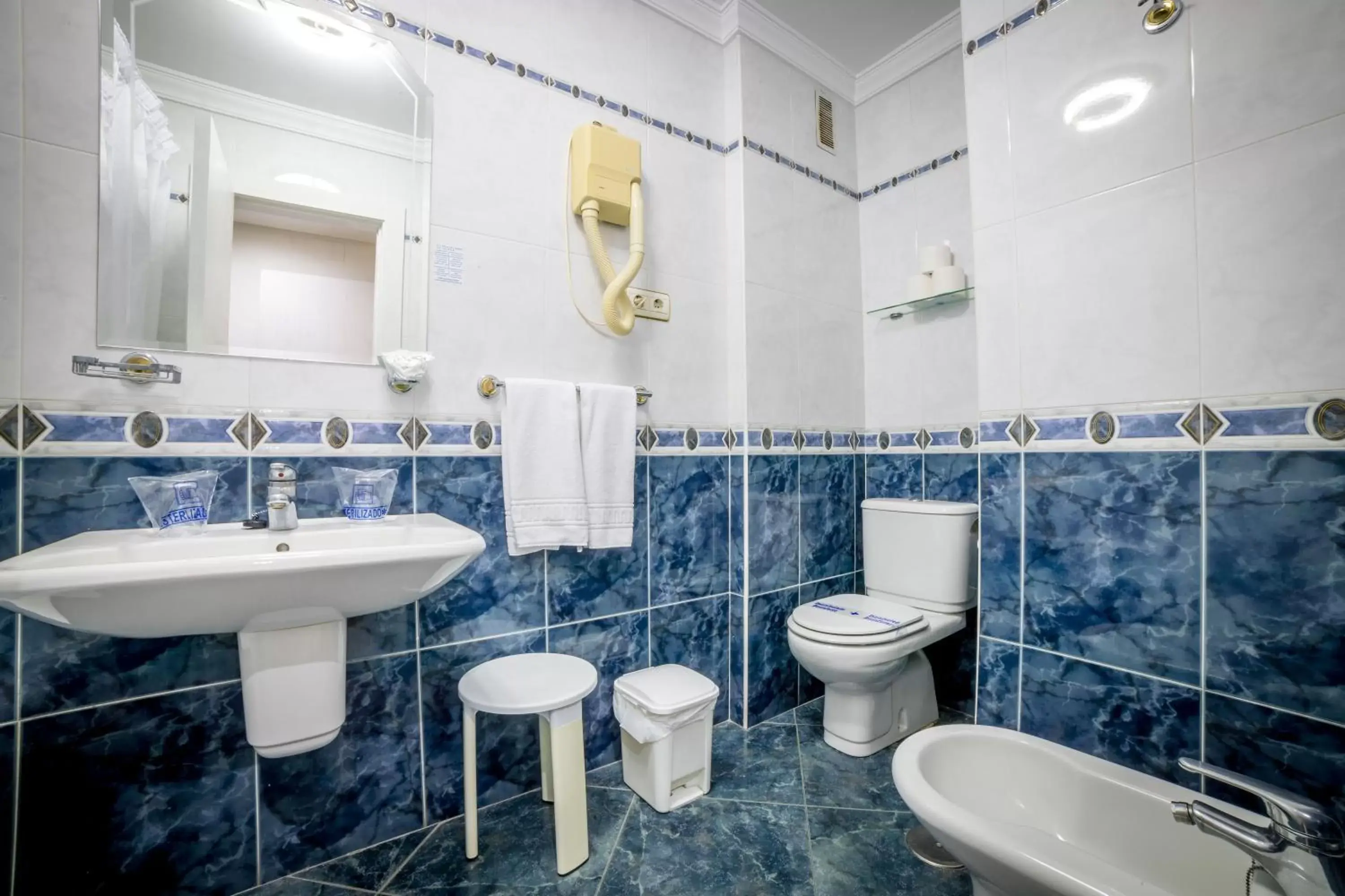 Bathroom in Hotel Villa de Laredo