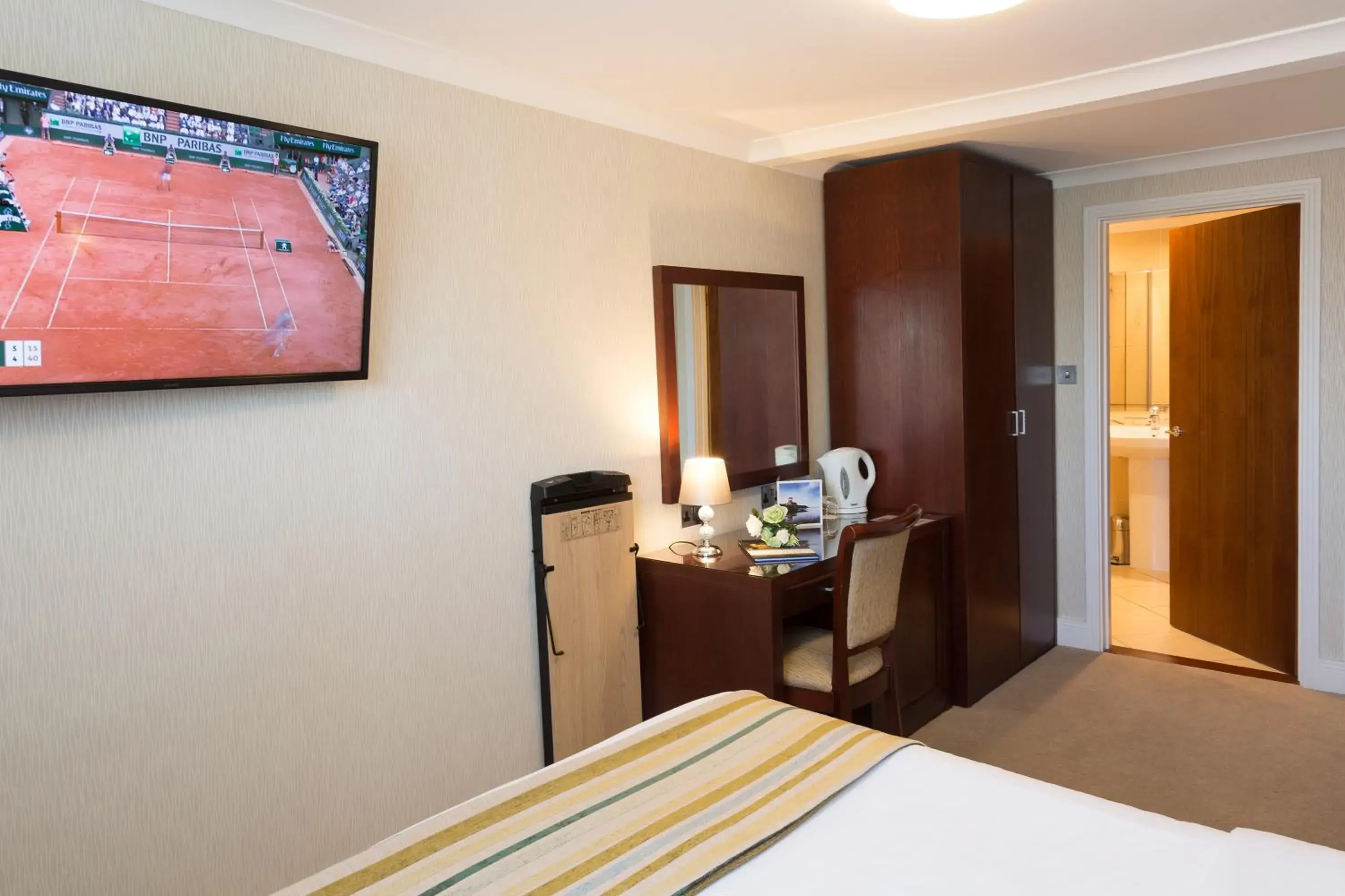 TV and multimedia, Bed in The Savoy Jersey TV and multimedia, Bed in The Savoy Jersey