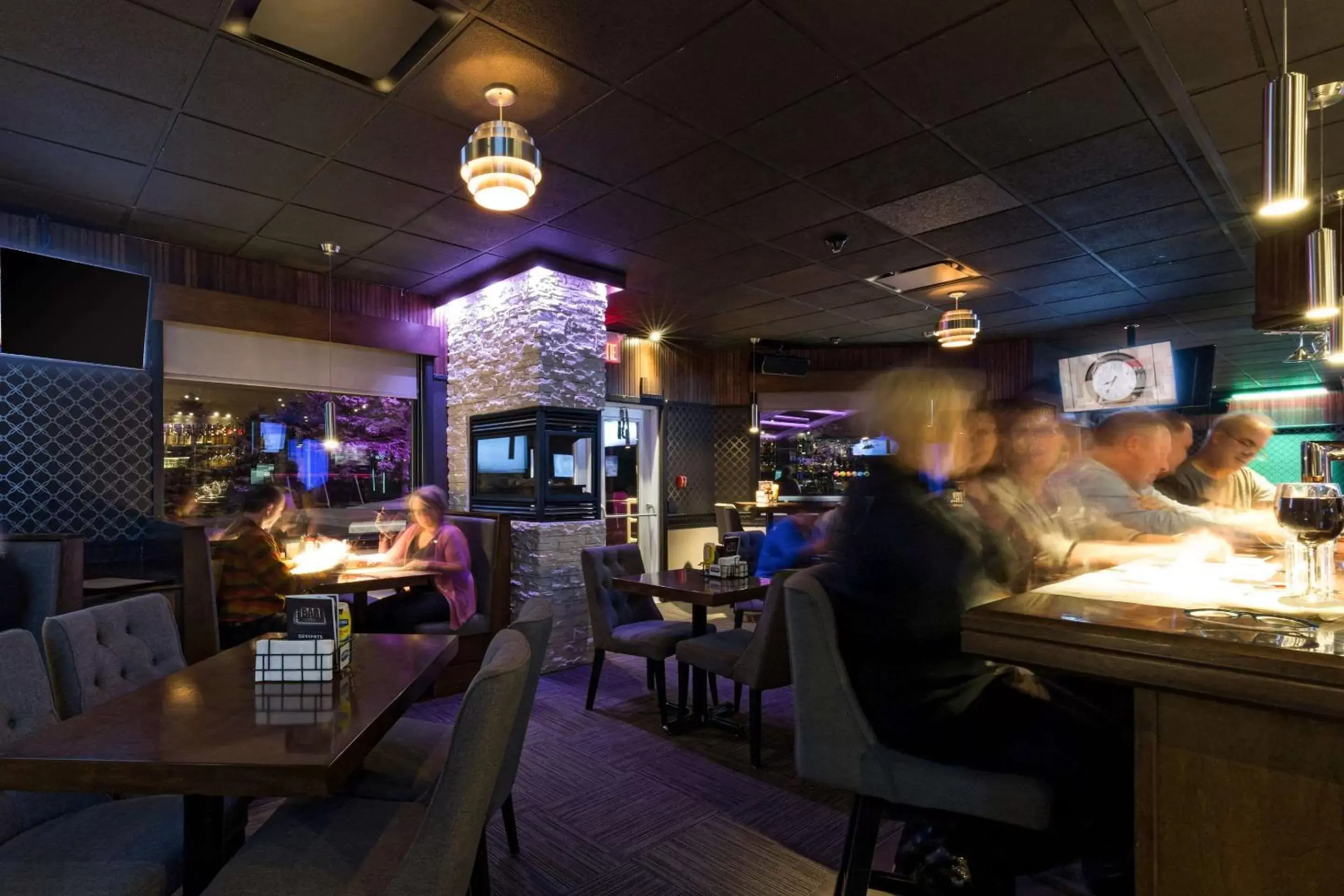 Lounge or bar, Restaurant/Places to Eat in Quality Inn & Suites Matane