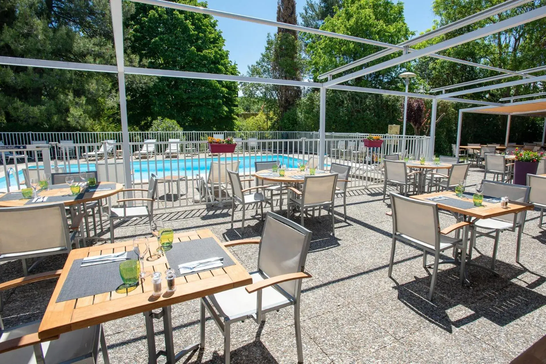 Patio in Novotel Aix-en-Provence Beaumanoir