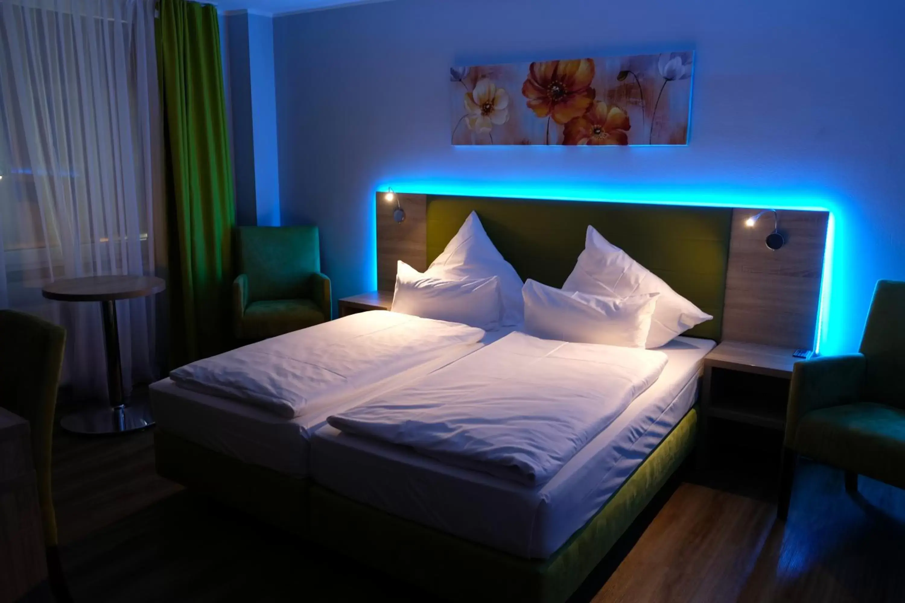 Photo of the whole room, Bed in Minx – CityHotels