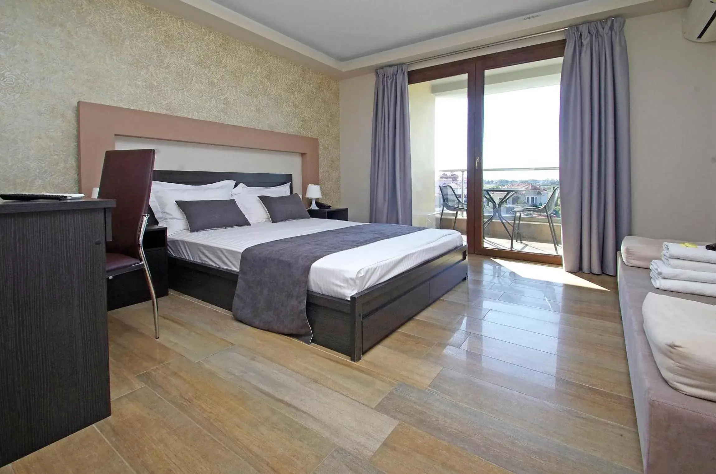 Photo of the whole room, Bed in Principal New Leisure Hotel