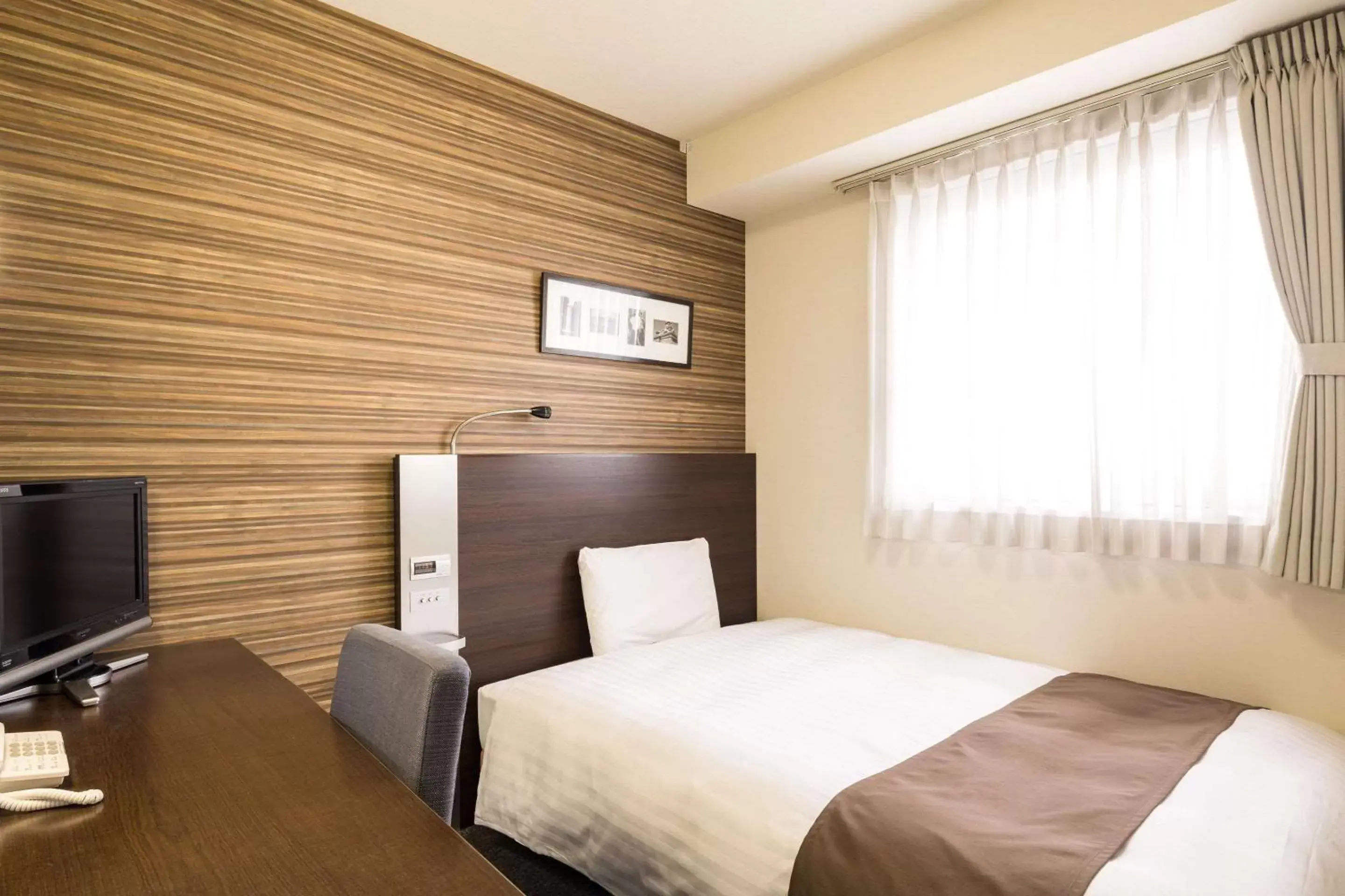 Photo of the whole room, Bed in Comfort Hotel Kumamoto Shinshigai