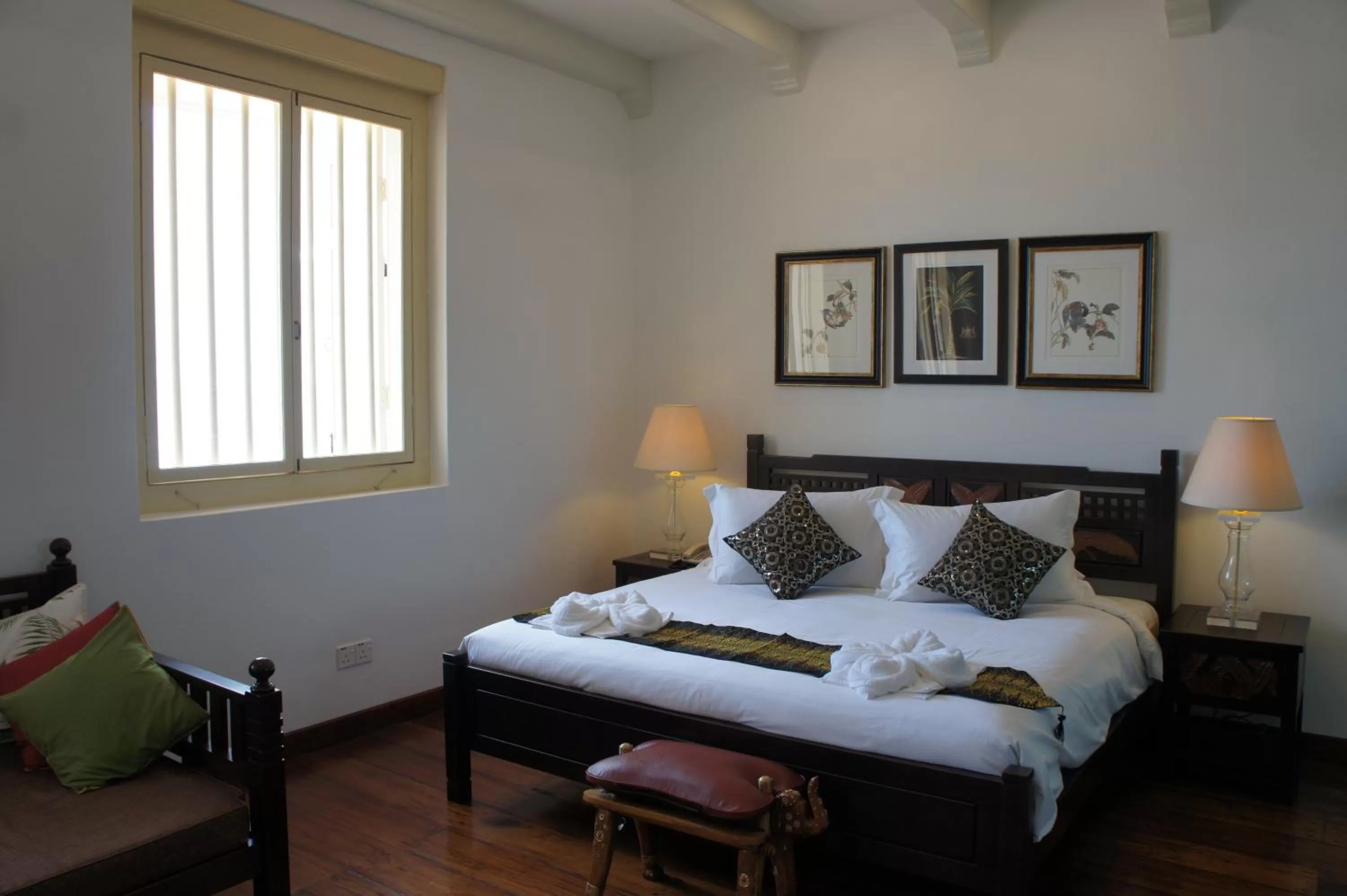 Bedroom, Bed in Heeren Palm Suites