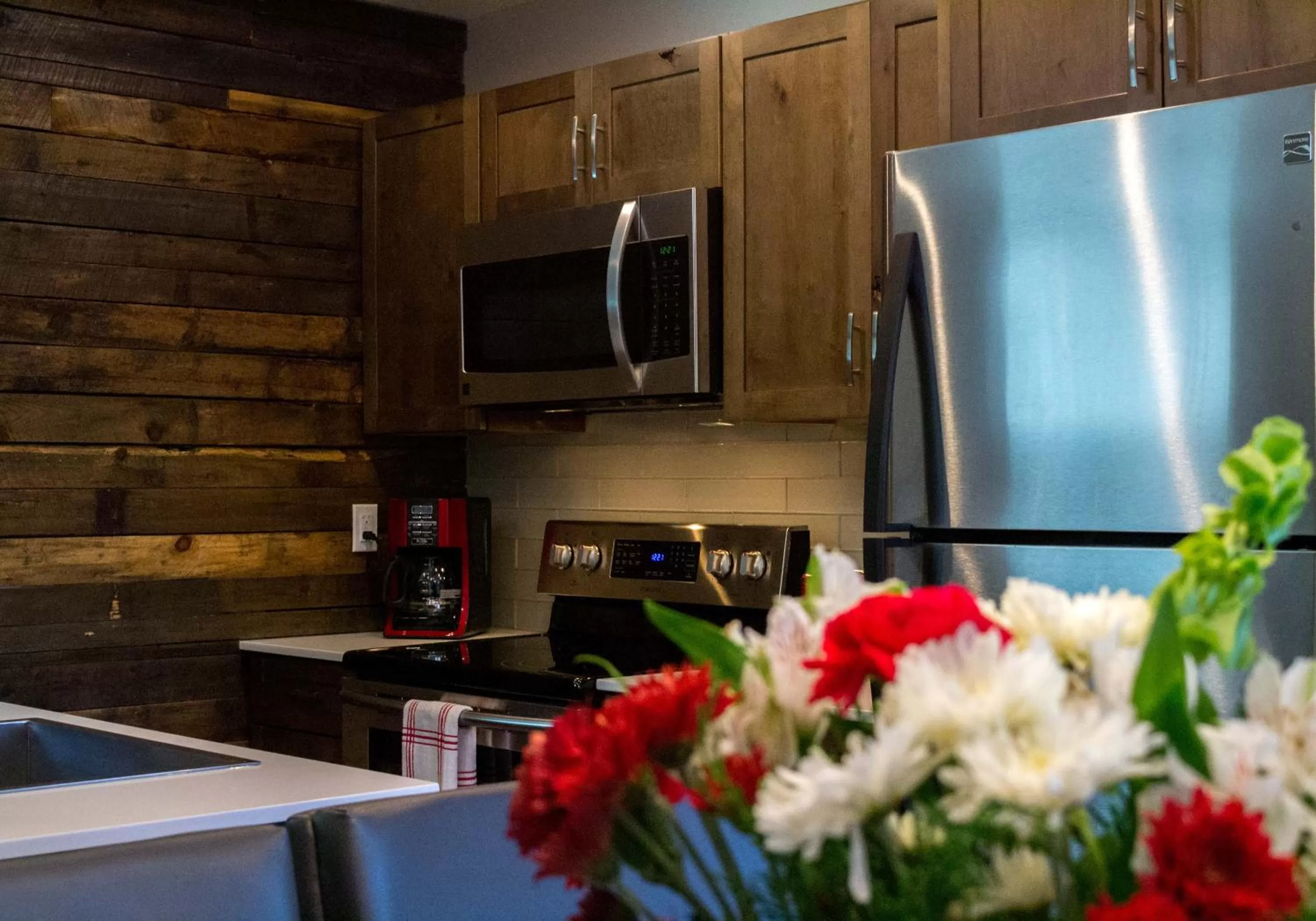 Kitchen or kitchenette in Lake Placid Inn: Residences