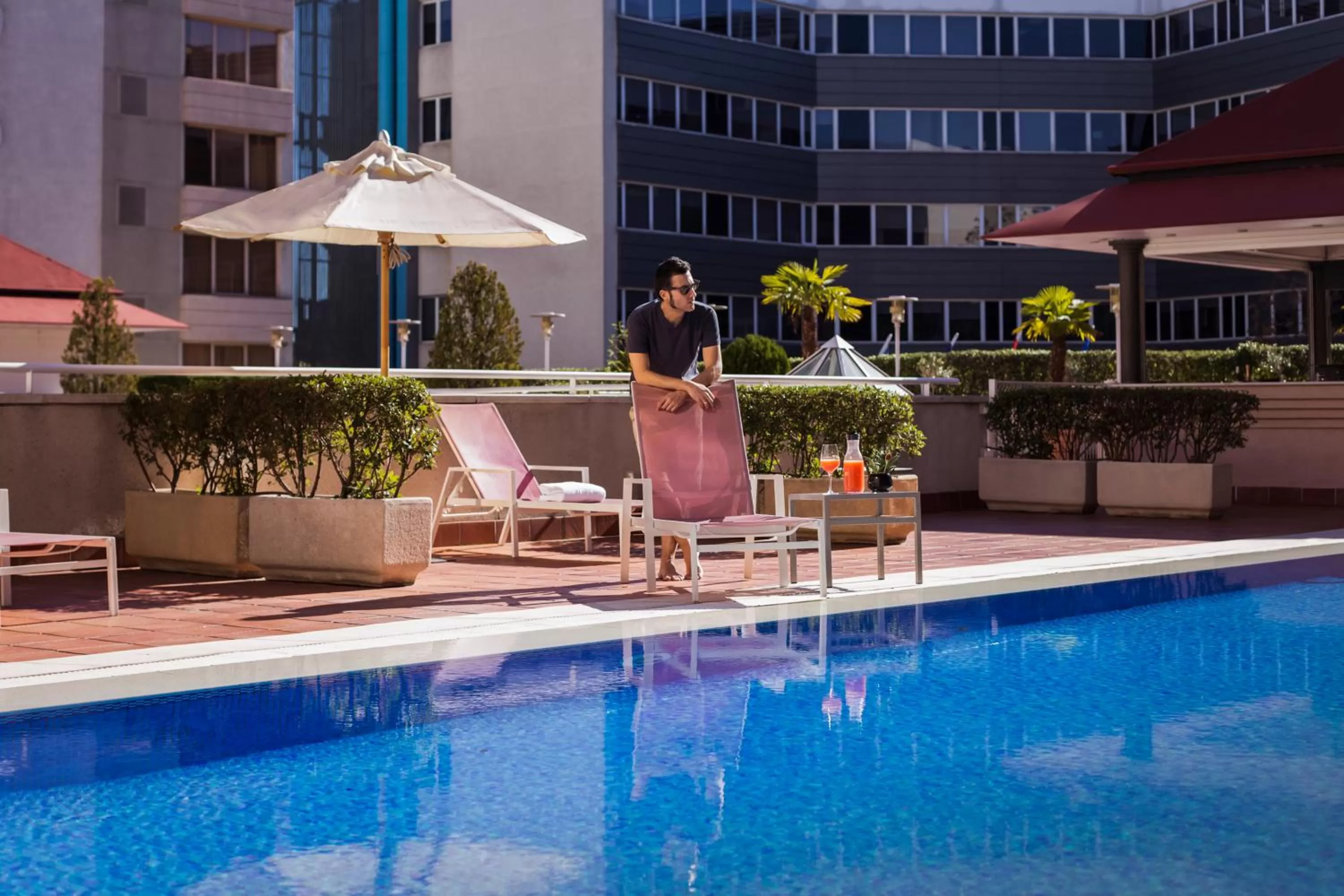 Swimming pool in Pullman Madrid Airport & Feria