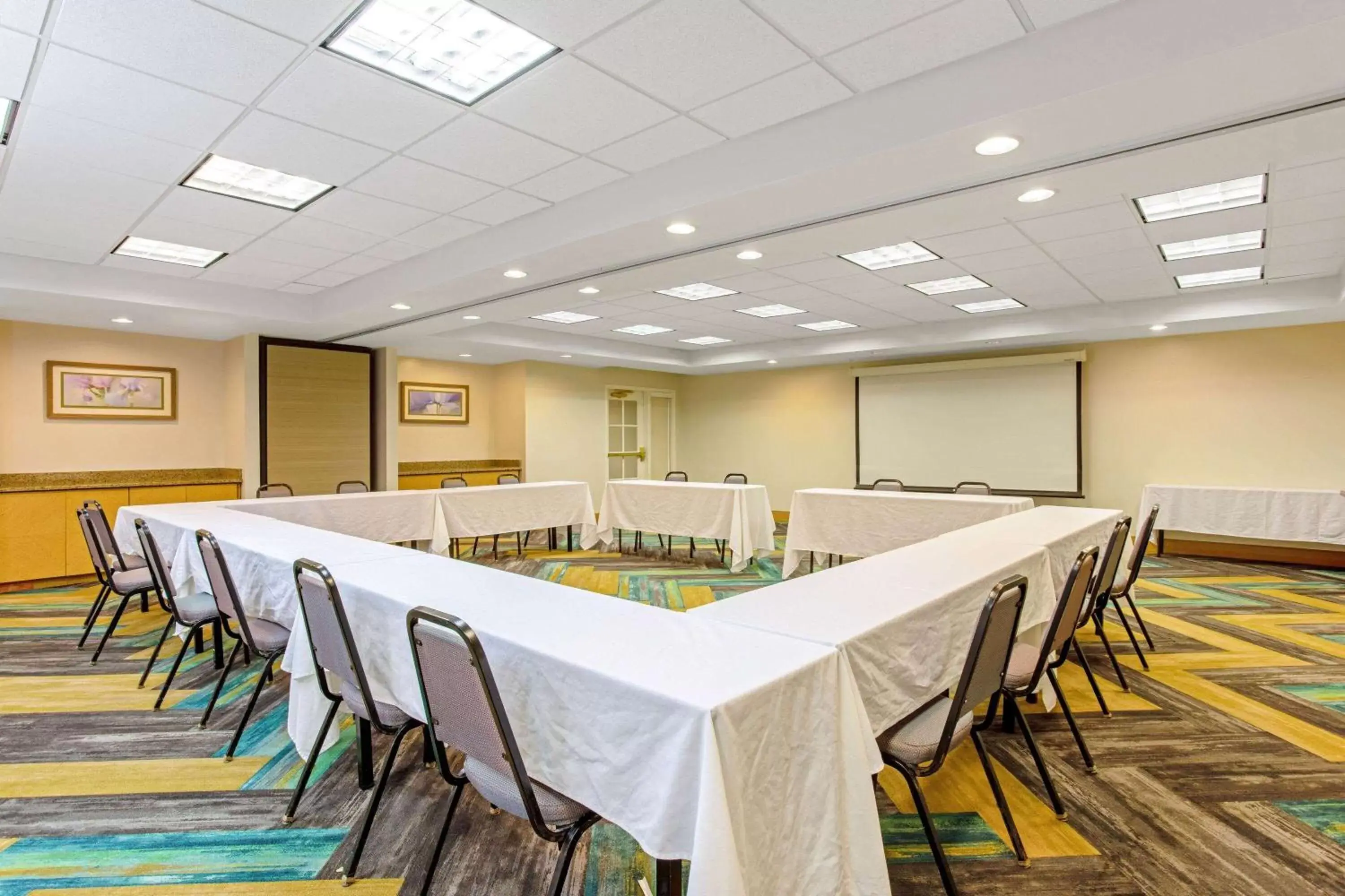 Meeting/conference room in La Quinta by Wyndham Orlando I Drive/Conv Center