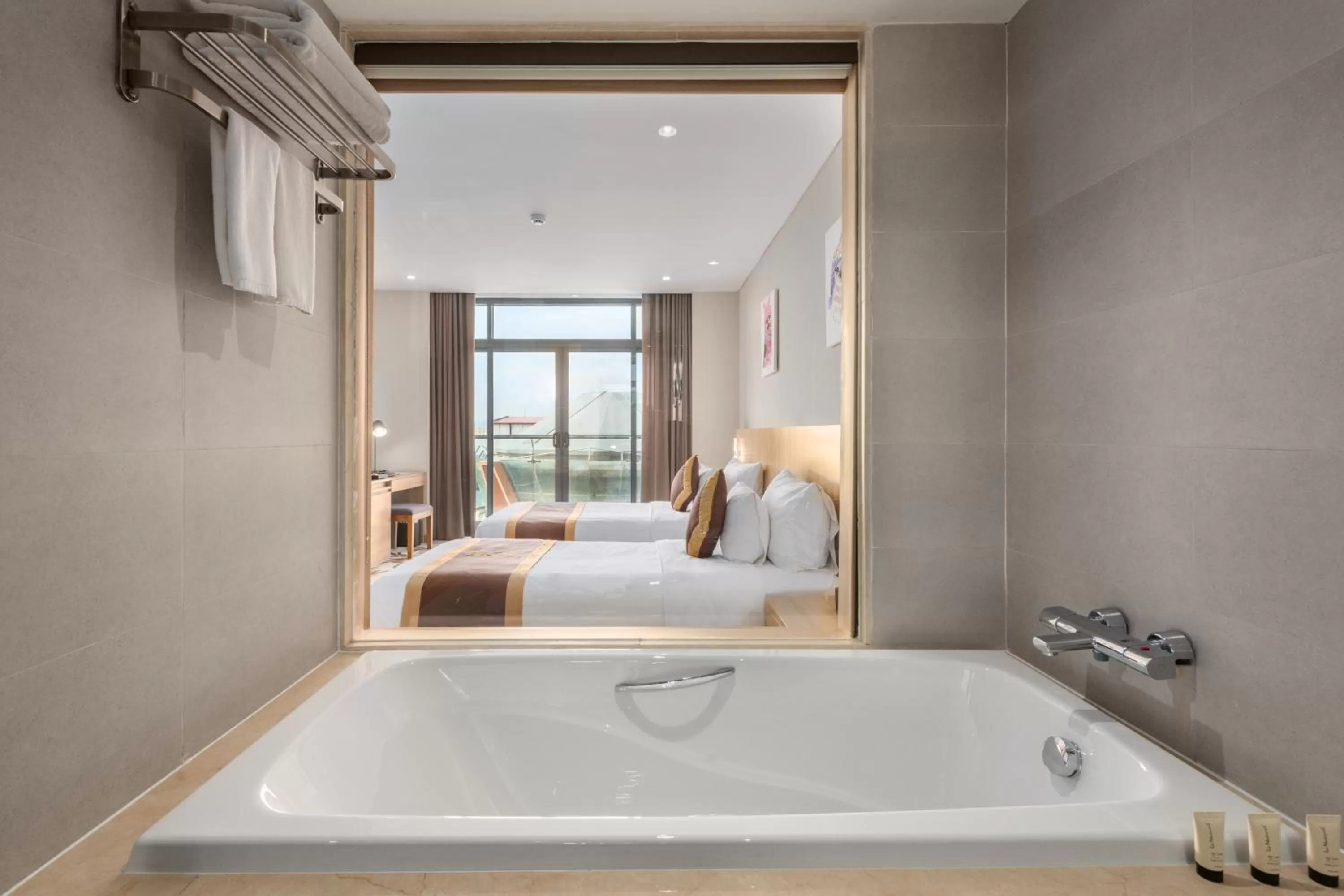 Bath, Bed in The Reed Hotel