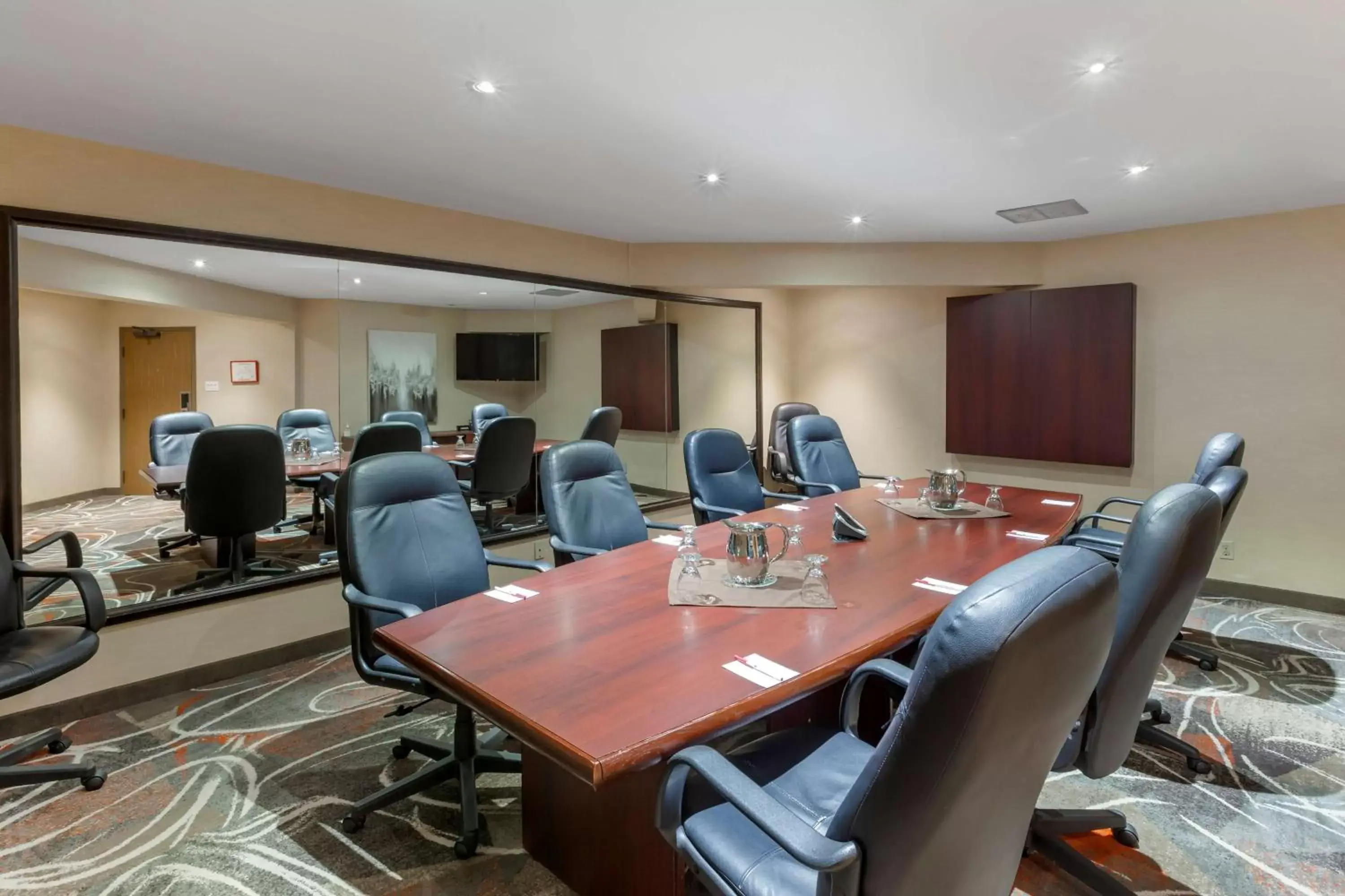 Meeting/conference room in Best Western Plus Rose City Suites