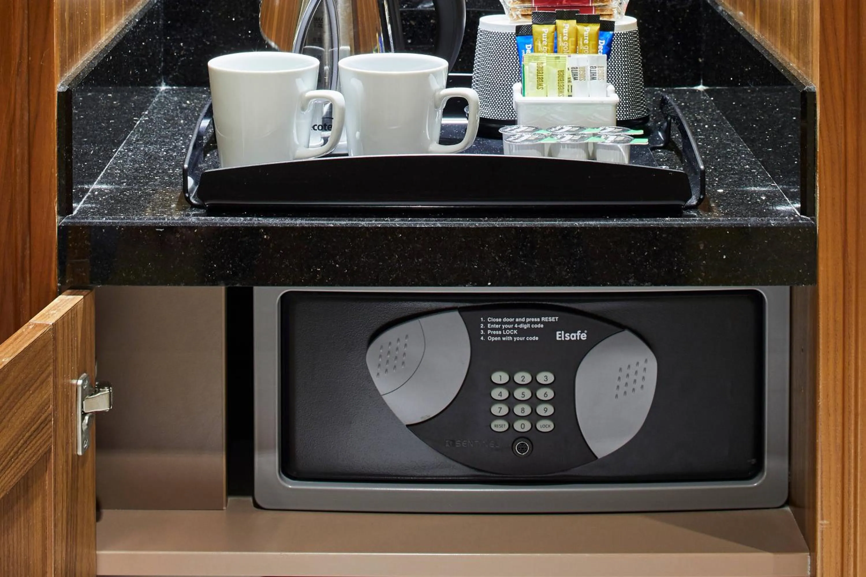 Superior Suite, 1 Bedroom Suite, 1 King, Sofa bed in London Marriott Hotel Twickenham