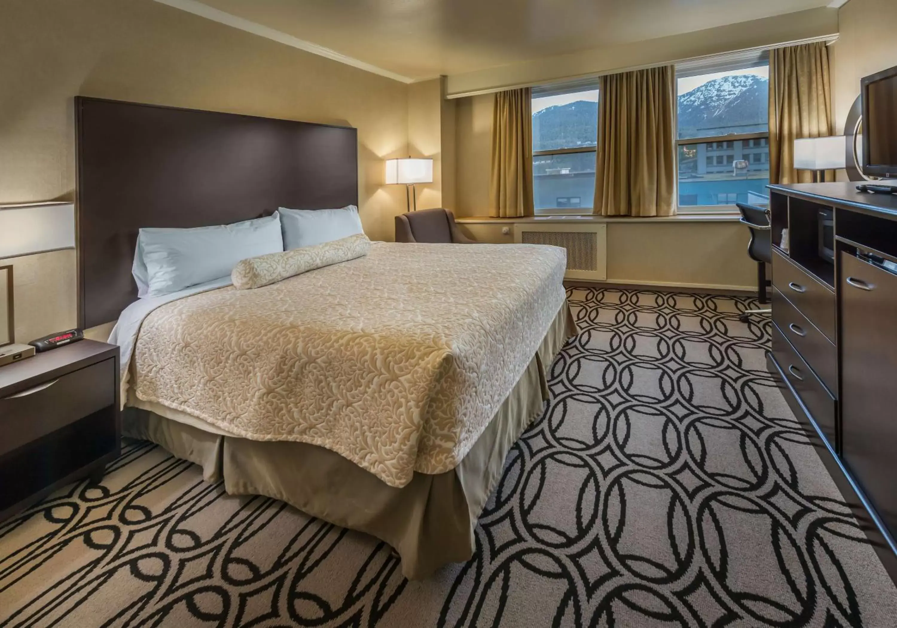 Photo of the whole room, Bed in Baranof Downtown, BW Signature Collection Photo of the whole room, Bed in Baranof Downtown, BW Signature Collection