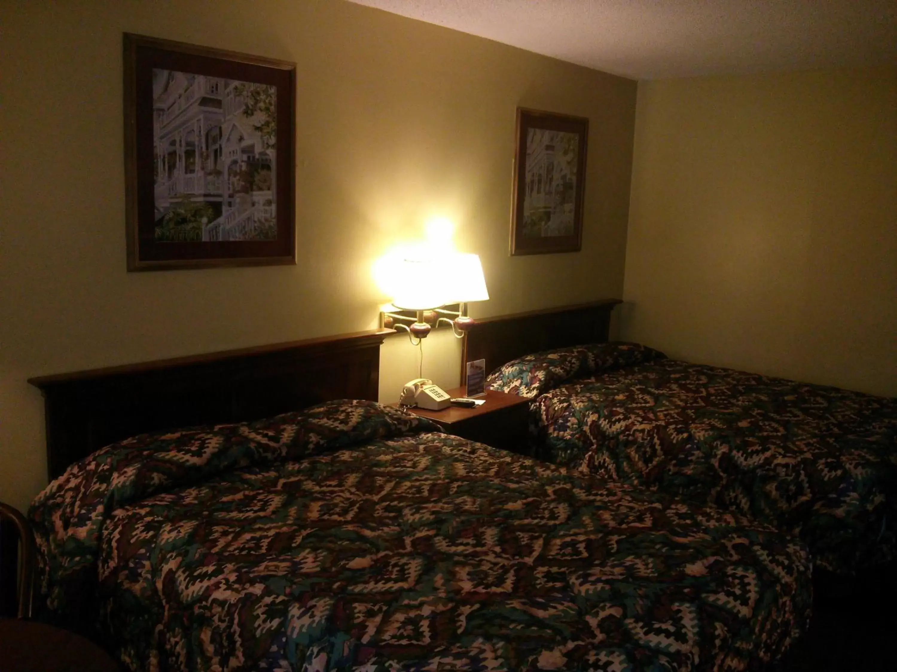 Bed in Motel 6-Florence, SC