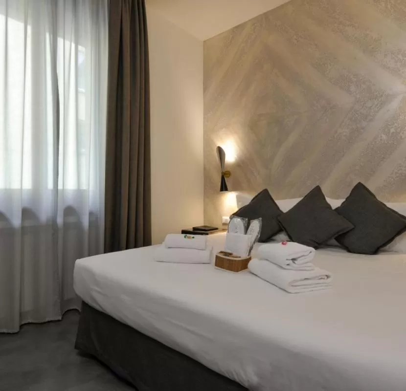 Bed in Hotel Lungarno Vespucci 50