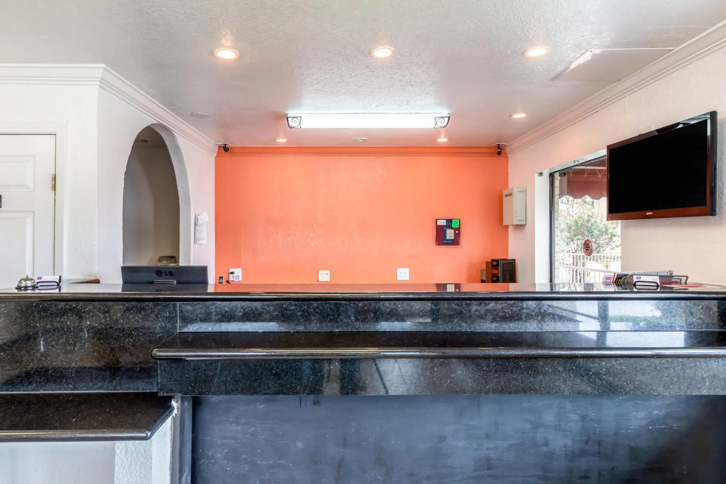 Lobby or reception in Motel 6 San Antonio, TX - Frost Bank Center