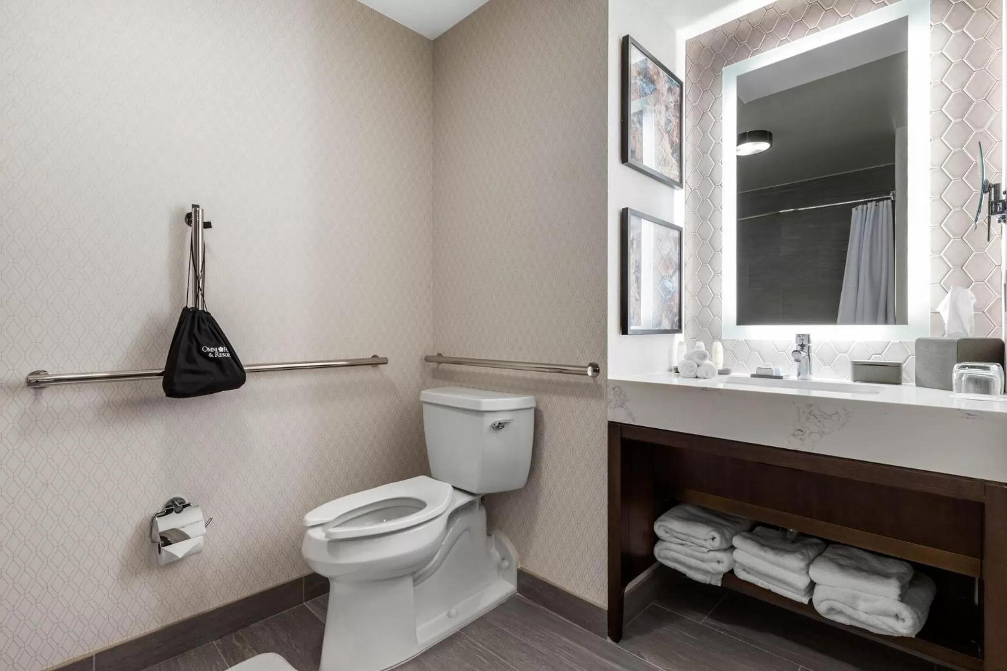 Bedroom in Omni Charlotte Hotel