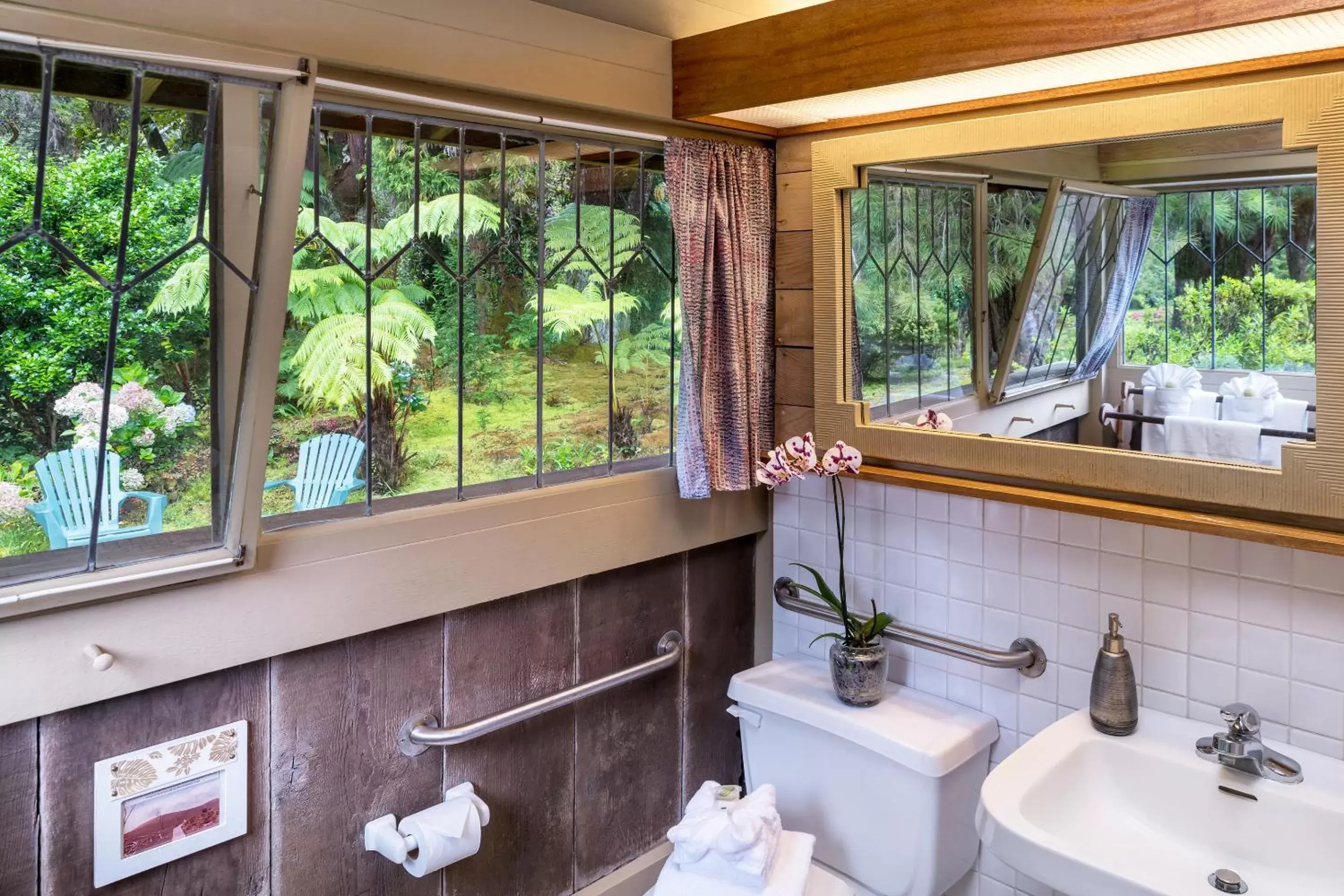 Bathroom in Volcano Village Estates
