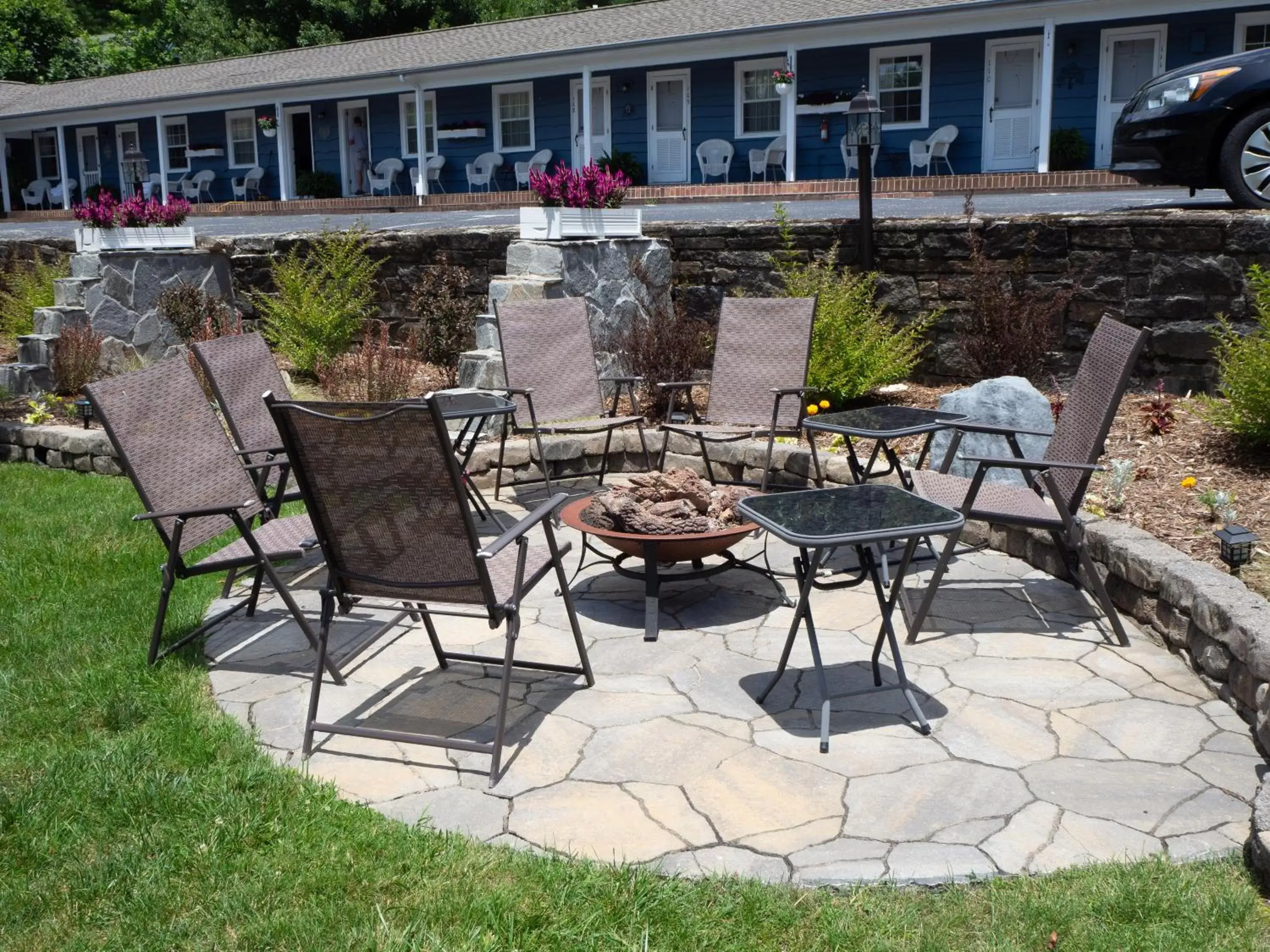 Patio in Blowing Rock Inn Patio in Blowing Rock Inn