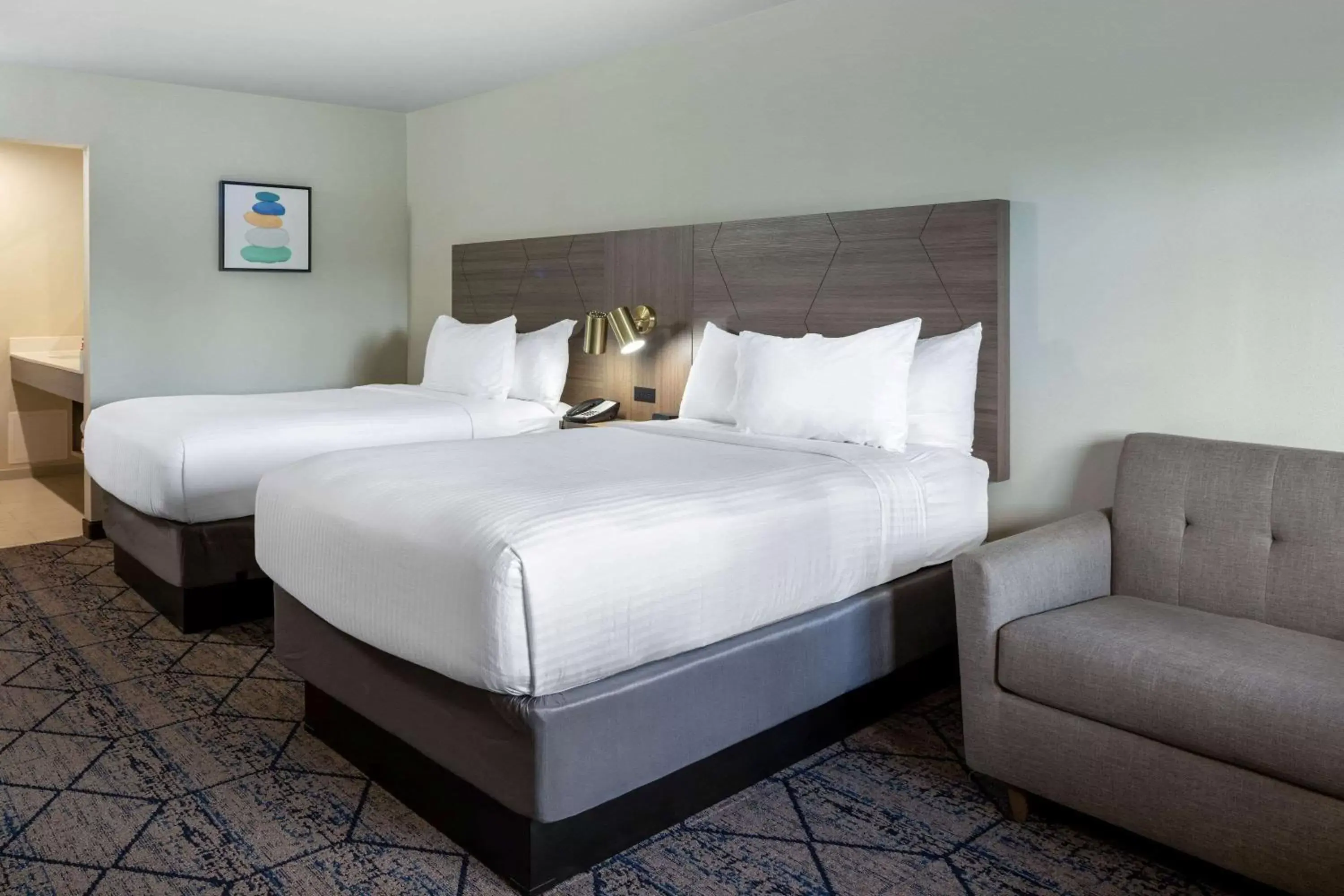 Photo of the whole room, Bed in Ramada by Wyndham Modesto Yosemite Area