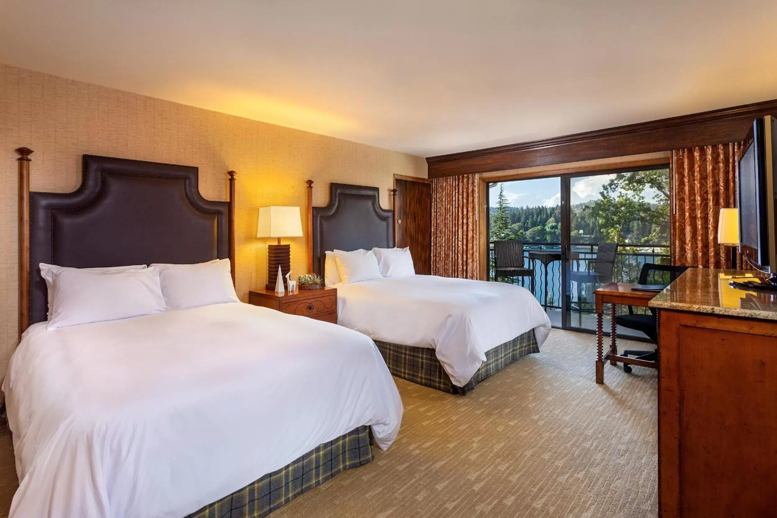 Lake view, Bed in Lake Arrowhead Resort & Spa Lake view, Bed in Lake Arrowhead Resort & Spa