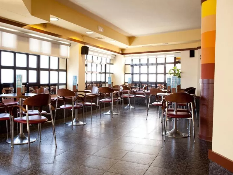 Restaurant/Places to Eat in Hotel Costa