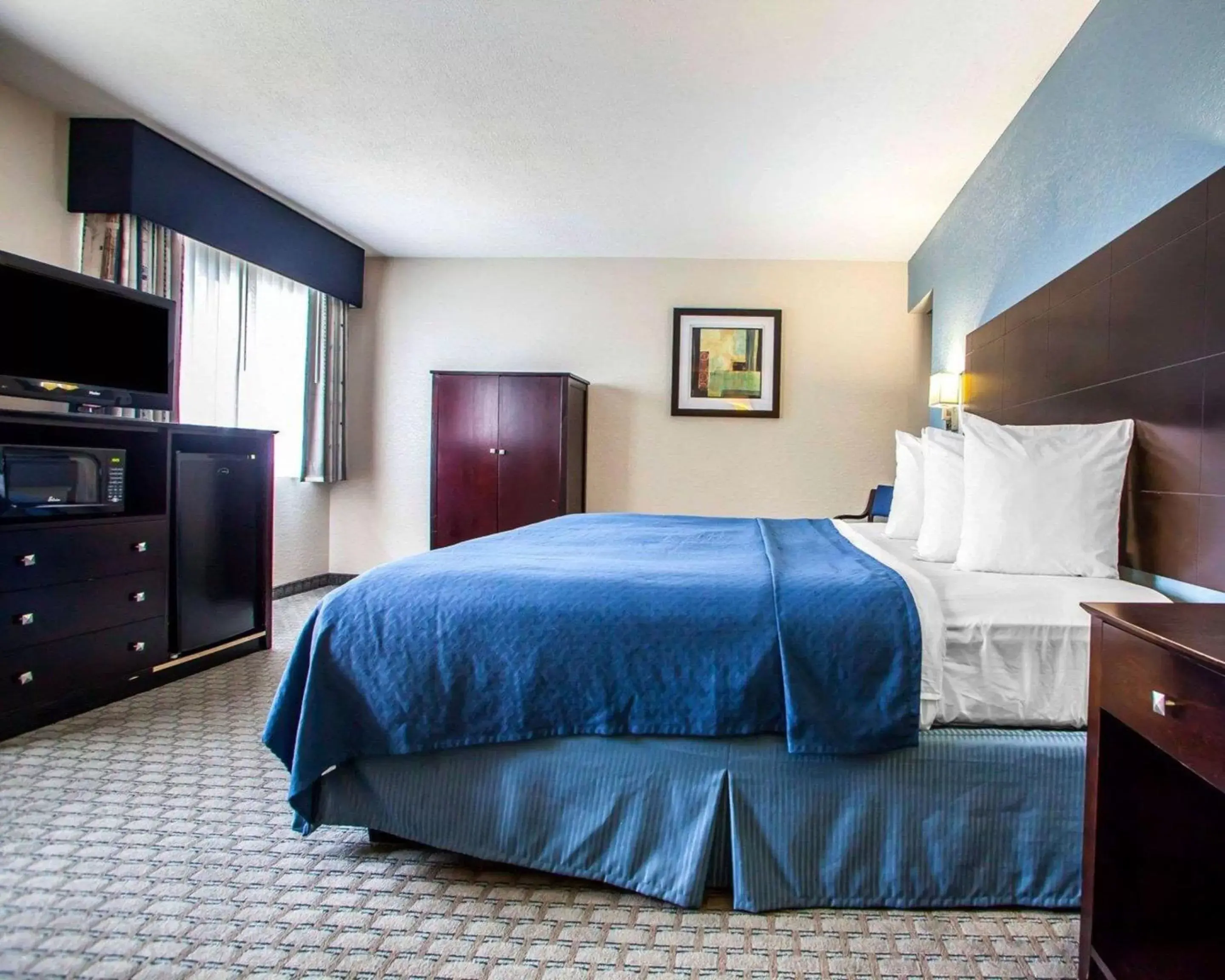 Photo of the whole room, Bed in Quality Inn & Suites Ankeny-Des Moines