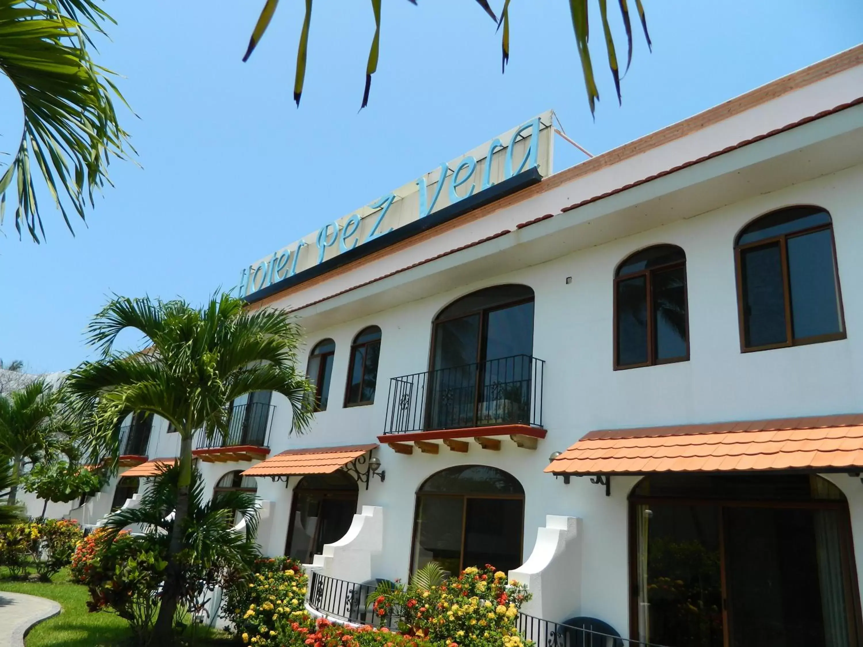 Facade/entrance, Property Building in Hotel Pez Vela