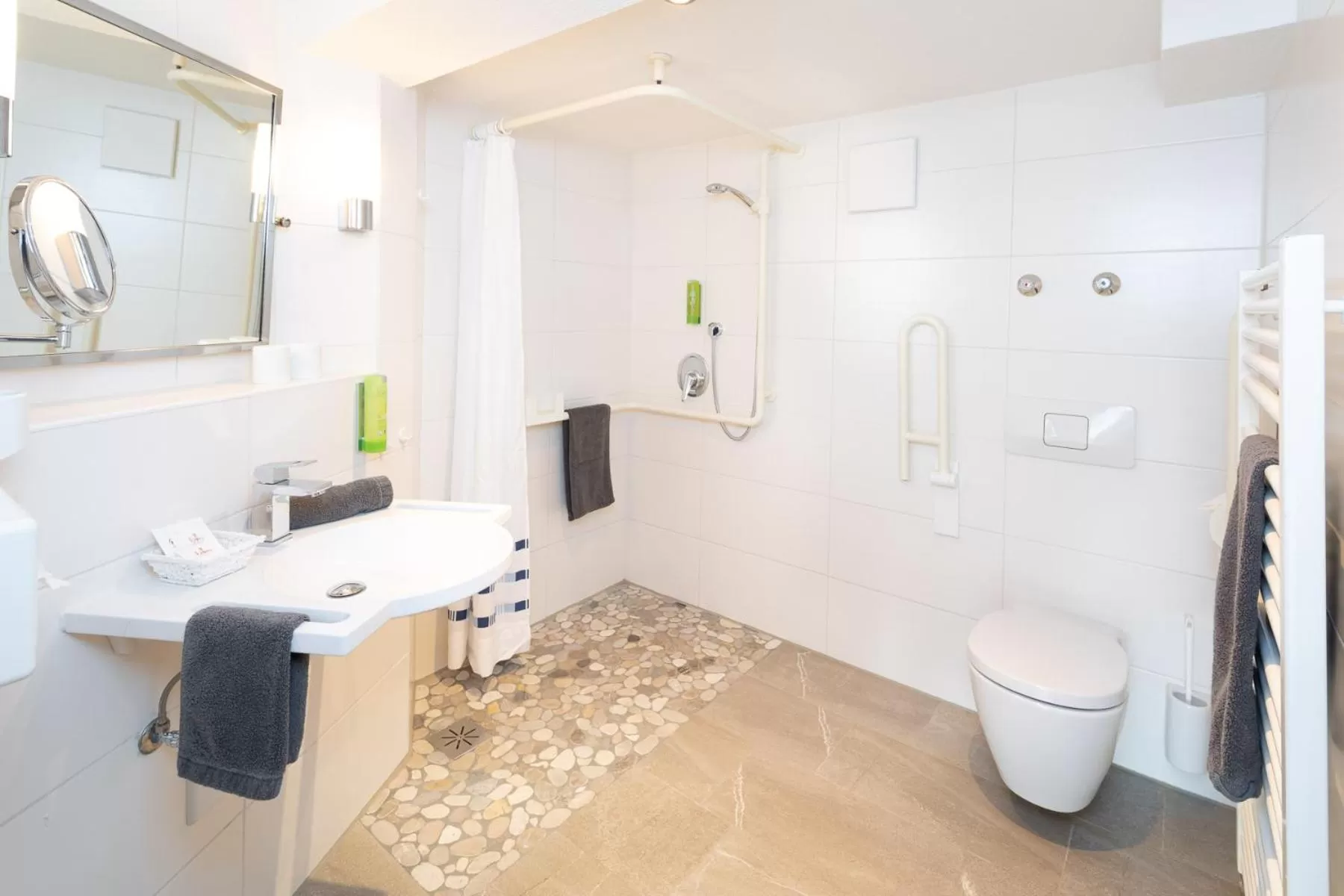 Bathroom in Familien- und Wellnesshotel "Viktoria"